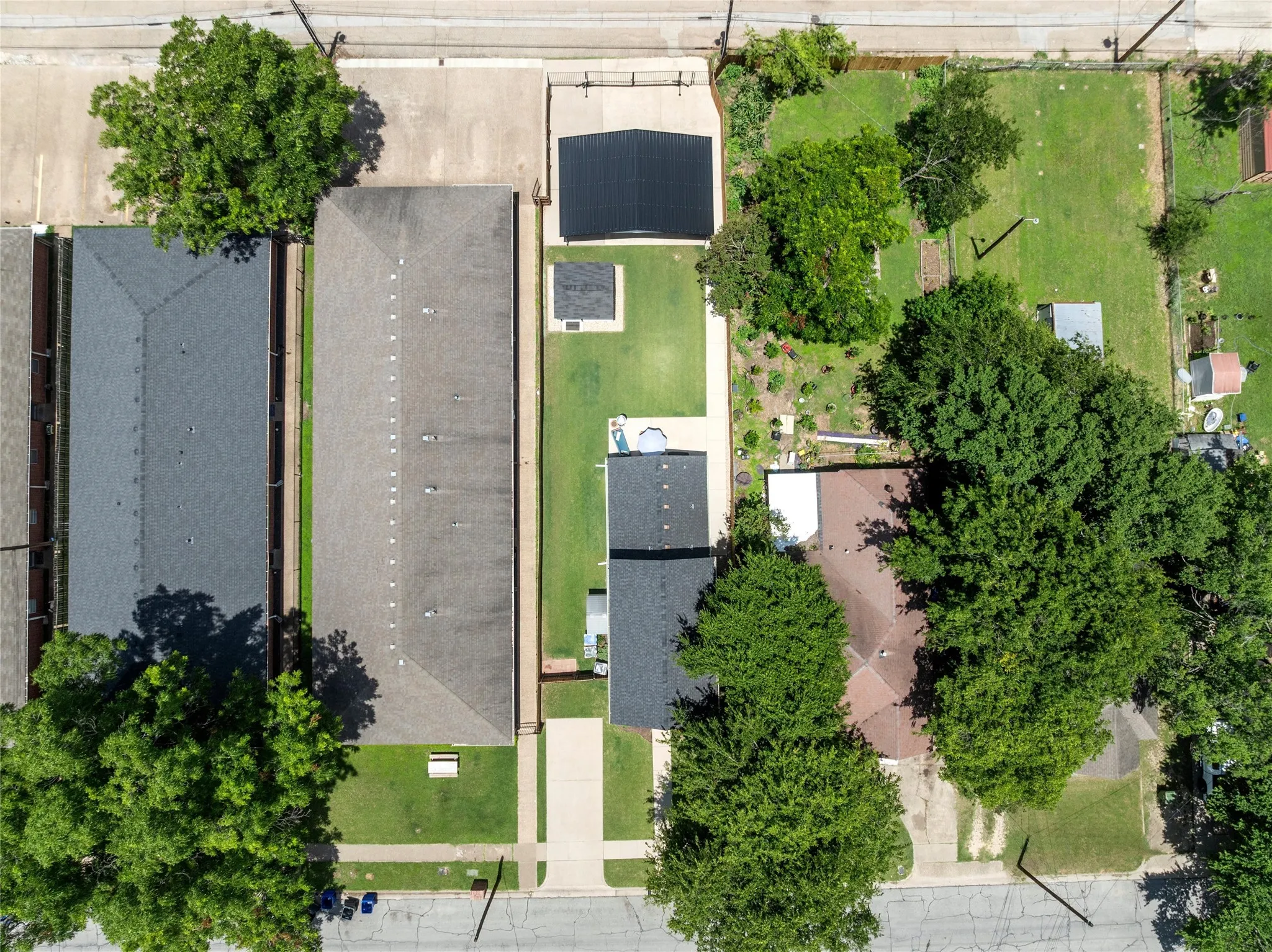 Single Family Residence For Sale in Mc Lennan County , 1231 Bagby Avenue, Waco, Texas 76706, 3 Bedroom, 3 Bathroom, Garage spaces, 1,392 Sqft, built in 2005, mls#21294406, Real Estate Agent in Waco, Homes For Sale in Mc Lennan county, Homes For Sale in Waco, Realtor in Waco Texas, Real Estate Brokerage Independent Realty Texas, Luminita Cordes Realtor