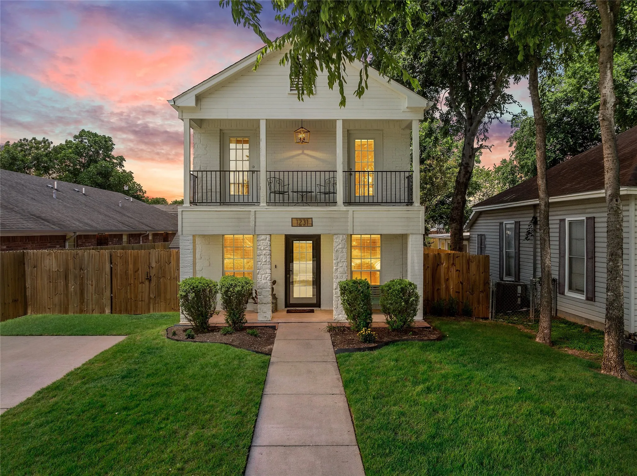 Single Family Residence For Sale in Mc Lennan County , 1231 Bagby Avenue, Waco, Texas 76706, 3 Bedroom, 3 Bathroom, Garage spaces, 1,392 Sqft, built in 2005, mls#21294406, Real Estate Agent in Waco, Homes For Sale in Mc Lennan county, Homes For Sale in Waco, Realtor in Waco Texas, Real Estate Brokerage Independent Realty Texas, Luminita Cordes Realtor