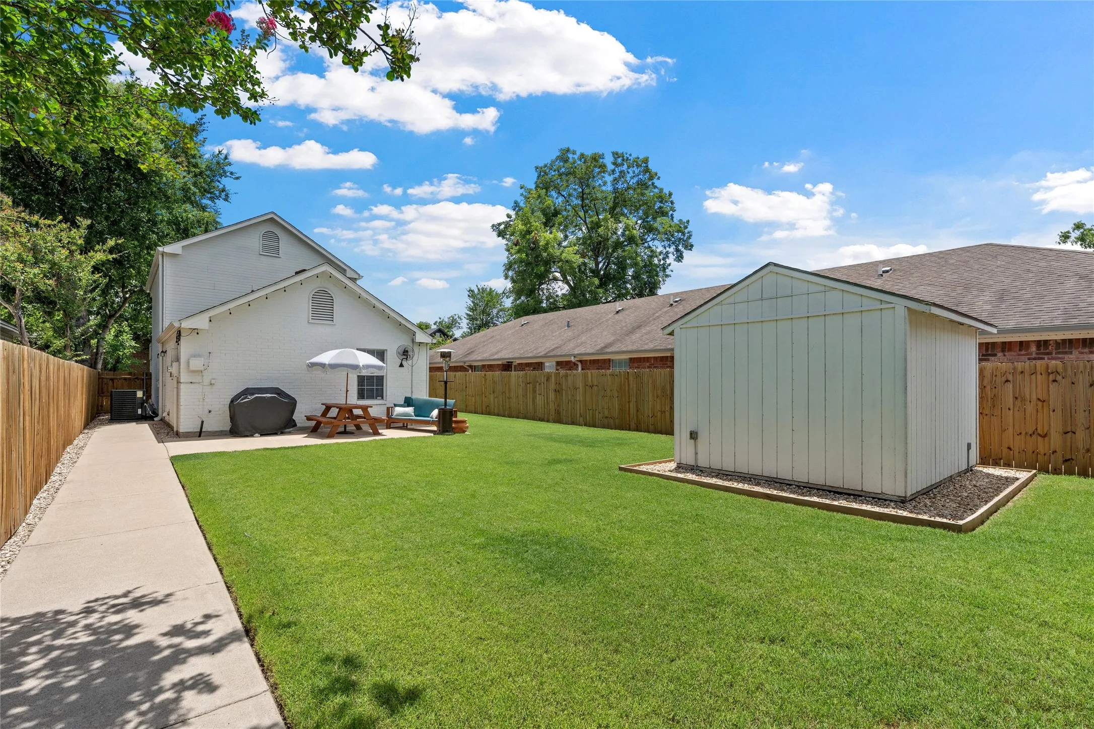 Single Family Residence For Sale in Mc Lennan County , 1231 Bagby Avenue, Waco, Texas 76706, 3 Bedroom, 3 Bathroom, Garage spaces, 1,392 Sqft, built in 2005, mls#21294406, Real Estate Agent in Waco, Homes For Sale in Mc Lennan county, Homes For Sale in Waco, Realtor in Waco Texas, Real Estate Brokerage Independent Realty Texas, Luminita Cordes Realtor