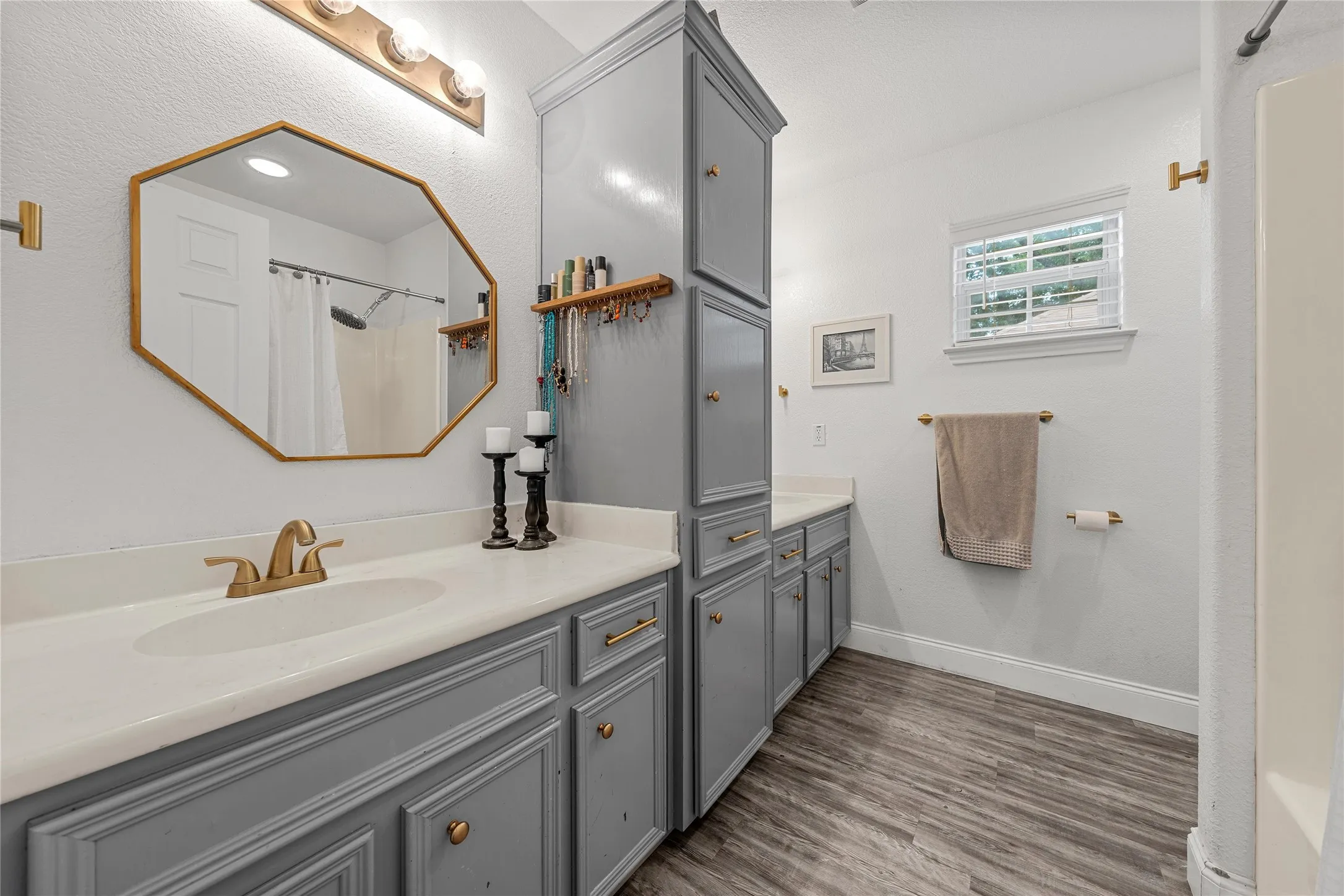 Single Family Residence For Sale in Mc Lennan County , 1231 Bagby Avenue, Waco, Texas 76706, 3 Bedroom, 3 Bathroom, Garage spaces, 1,392 Sqft, built in 2005, mls#21294406, Real Estate Agent in Waco, Homes For Sale in Mc Lennan county, Homes For Sale in Waco, Realtor in Waco Texas, Real Estate Brokerage Independent Realty Texas, Luminita Cordes Realtor
