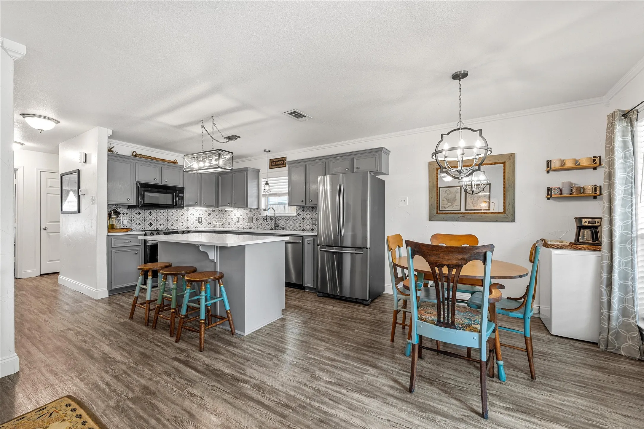 Single Family Residence For Sale in Mc Lennan County , 1231 Bagby Avenue, Waco, Texas 76706, 3 Bedroom, 3 Bathroom, Garage spaces, 1,392 Sqft, built in 2005, mls#21294406, Real Estate Agent in Waco, Homes For Sale in Mc Lennan county, Homes For Sale in Waco, Realtor in Waco Texas, Real Estate Brokerage Independent Realty Texas, Luminita Cordes Realtor
