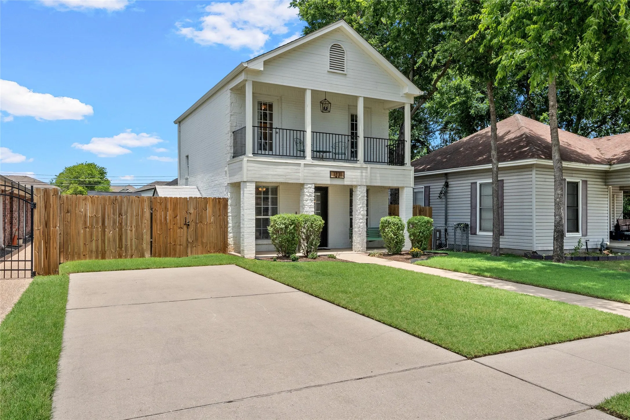 Single Family Residence For Sale in Mc Lennan County , 1231 Bagby Avenue, Waco, Texas 76706, 3 Bedroom, 3 Bathroom, Garage spaces, 1,392 Sqft, built in 2005, mls#21294406, Real Estate Agent in Waco, Homes For Sale in Mc Lennan county, Homes For Sale in Waco, Realtor in Waco Texas, Real Estate Brokerage Independent Realty Texas, Luminita Cordes Realtor