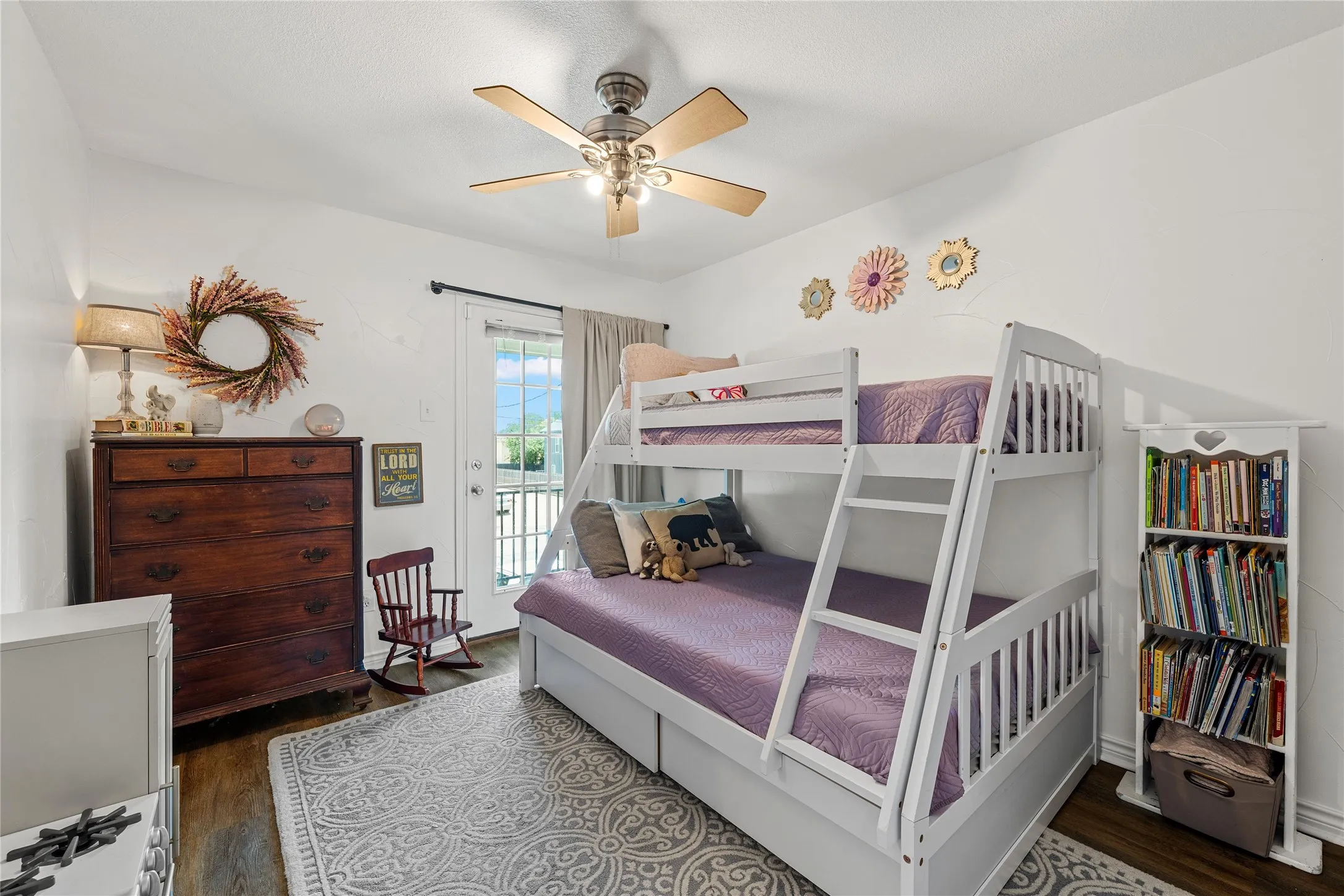 Single Family Residence For Sale in Mc Lennan County , 1231 Bagby Avenue, Waco, Texas 76706, 3 Bedroom, 3 Bathroom, Garage spaces, 1,392 Sqft, built in 2005, mls#21294406, Real Estate Agent in Waco, Homes For Sale in Mc Lennan county, Homes For Sale in Waco, Realtor in Waco Texas, Real Estate Brokerage Independent Realty Texas, Luminita Cordes Realtor