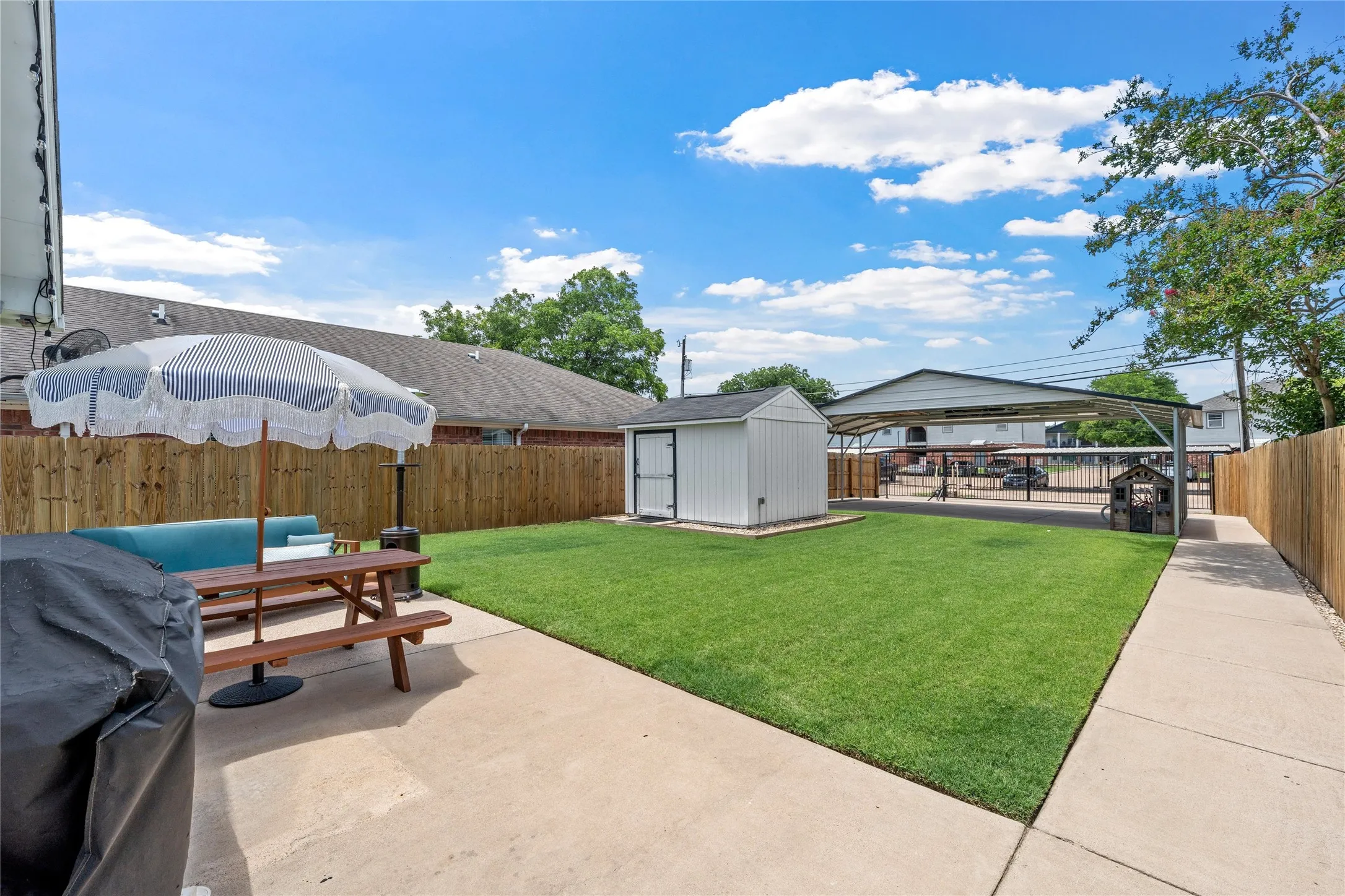 Single Family Residence For Sale in Mc Lennan County , 1231 Bagby Avenue, Waco, Texas 76706, 3 Bedroom, 3 Bathroom, Garage spaces, 1,392 Sqft, built in 2005, mls#21294406, Real Estate Agent in Waco, Homes For Sale in Mc Lennan county, Homes For Sale in Waco, Realtor in Waco Texas, Real Estate Brokerage Independent Realty Texas, Luminita Cordes Realtor