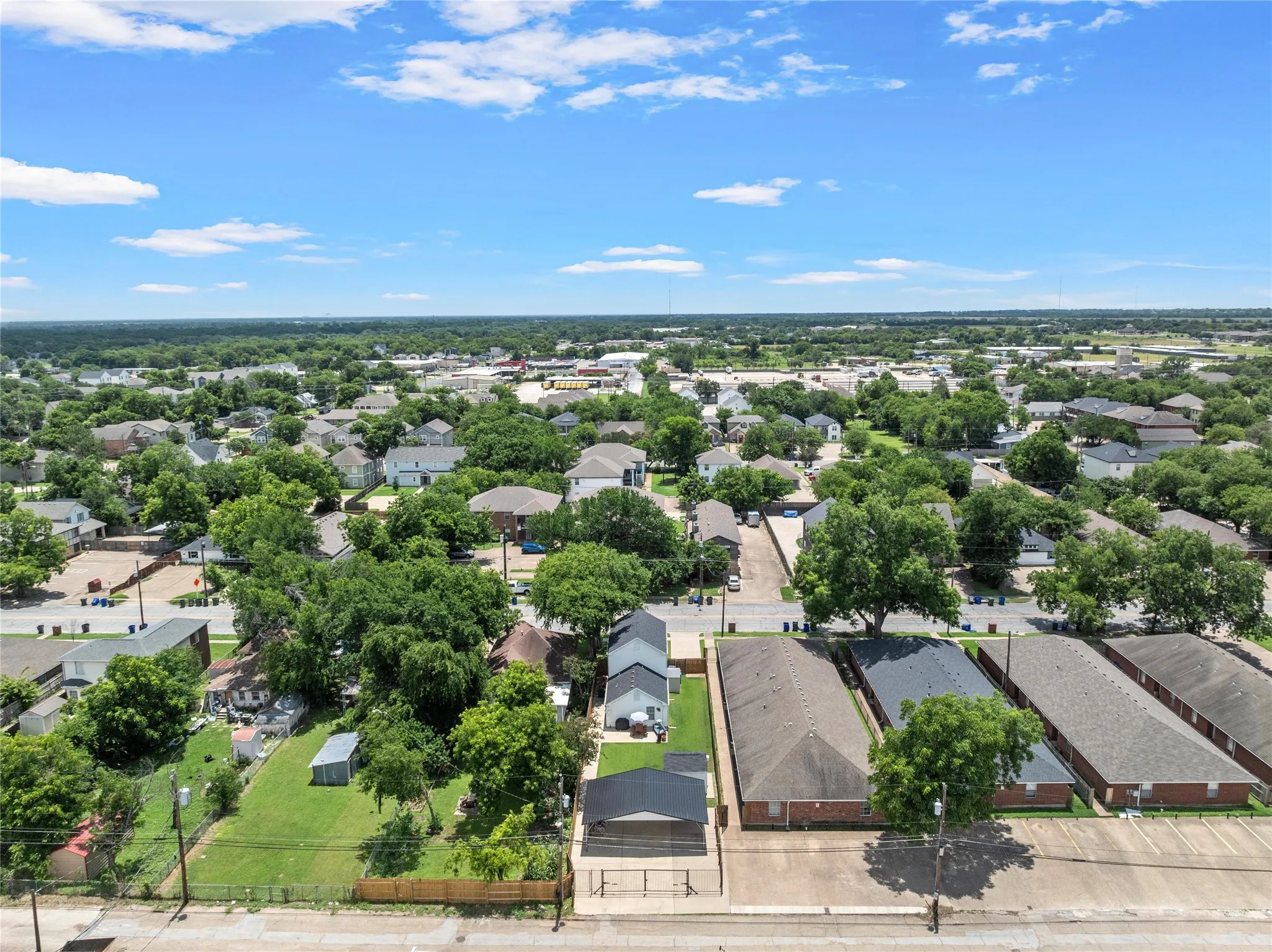 Single Family Residence For Sale in Mc Lennan County , 1231 Bagby Avenue, Waco, Texas 76706, 3 Bedroom, 3 Bathroom, Garage spaces, 1,392 Sqft, built in 2005, mls#21294406, Real Estate Agent in Waco, Homes For Sale in Mc Lennan county, Homes For Sale in Waco, Realtor in Waco Texas, Real Estate Brokerage Independent Realty Texas, Luminita Cordes Realtor