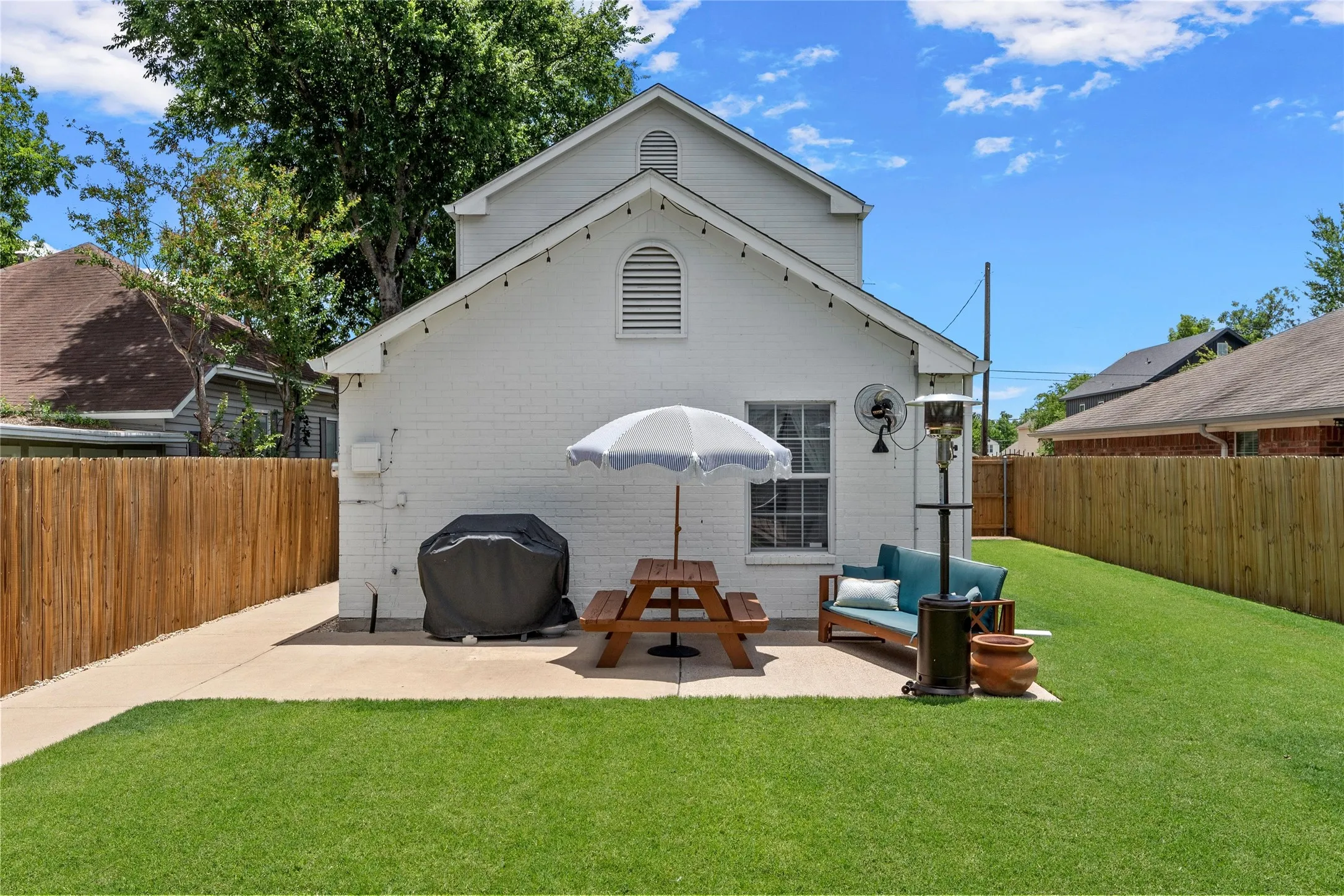 Single Family Residence For Sale in Mc Lennan County , 1231 Bagby Avenue, Waco, Texas 76706, 3 Bedroom, 3 Bathroom, Garage spaces, 1,392 Sqft, built in 2005, mls#21294406, Real Estate Agent in Waco, Homes For Sale in Mc Lennan county, Homes For Sale in Waco, Realtor in Waco Texas, Real Estate Brokerage Independent Realty Texas, Luminita Cordes Realtor