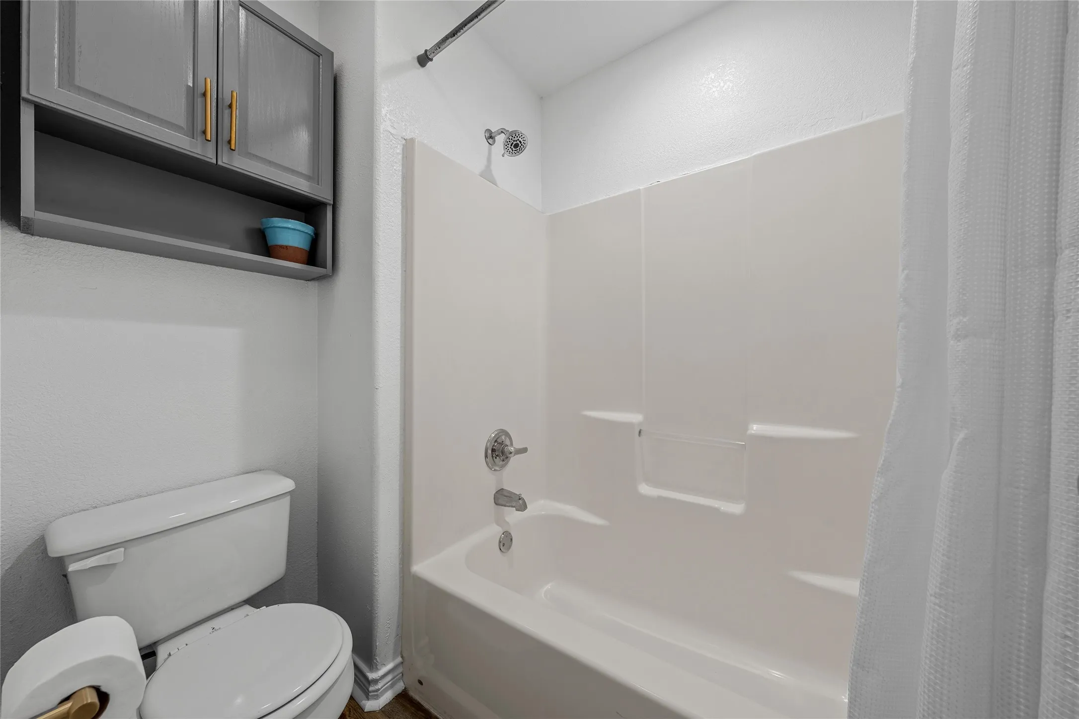 Single Family Residence For Sale in Mc Lennan County , 1231 Bagby Avenue, Waco, Texas 76706, 3 Bedroom, 3 Bathroom, Garage spaces, 1,392 Sqft, built in 2005, mls#21294406, Real Estate Agent in Waco, Homes For Sale in Mc Lennan county, Homes For Sale in Waco, Realtor in Waco Texas, Real Estate Brokerage Independent Realty Texas, Luminita Cordes Realtor