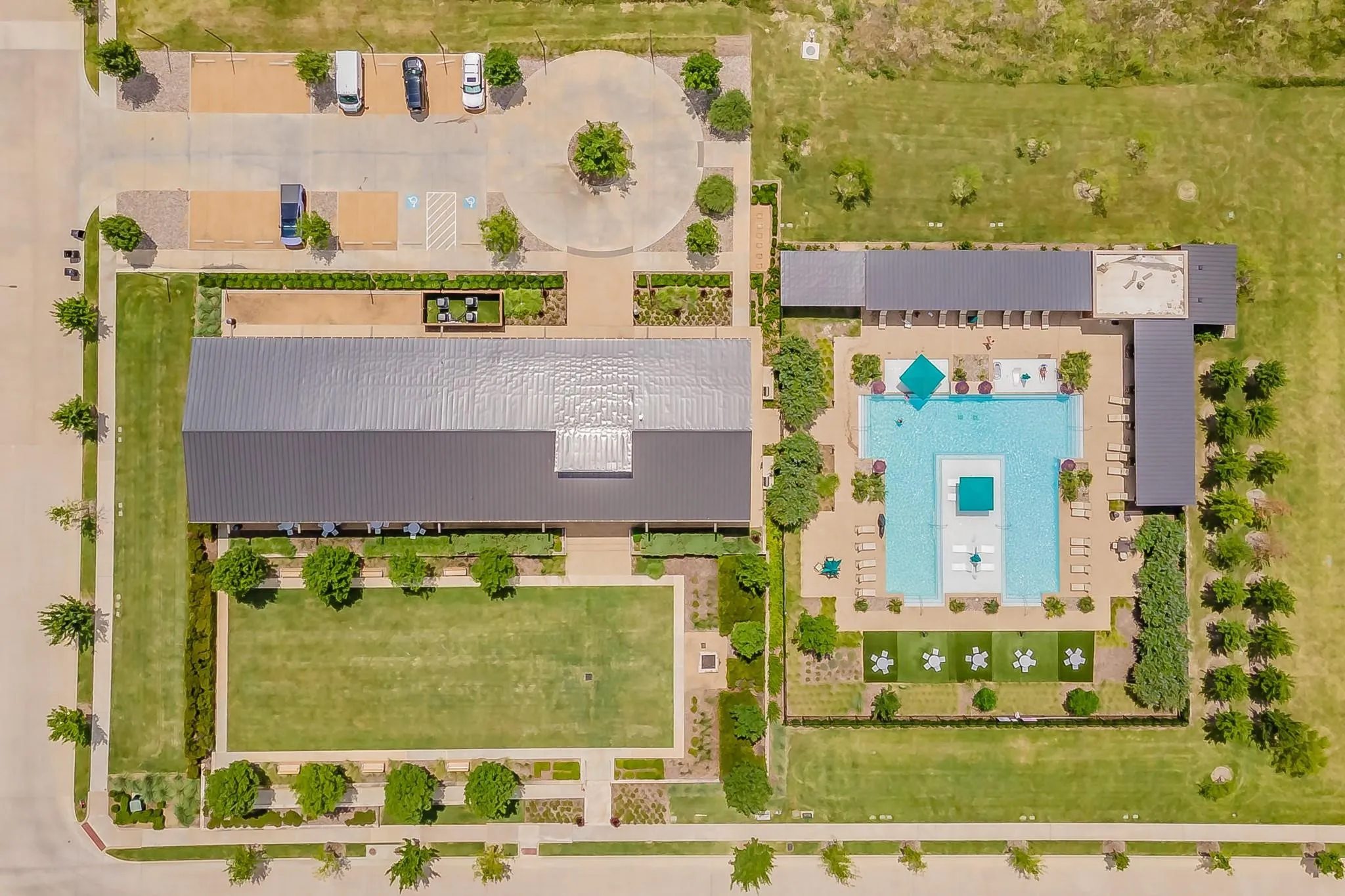 Resort Cabana Style Pool in Tavolo Park