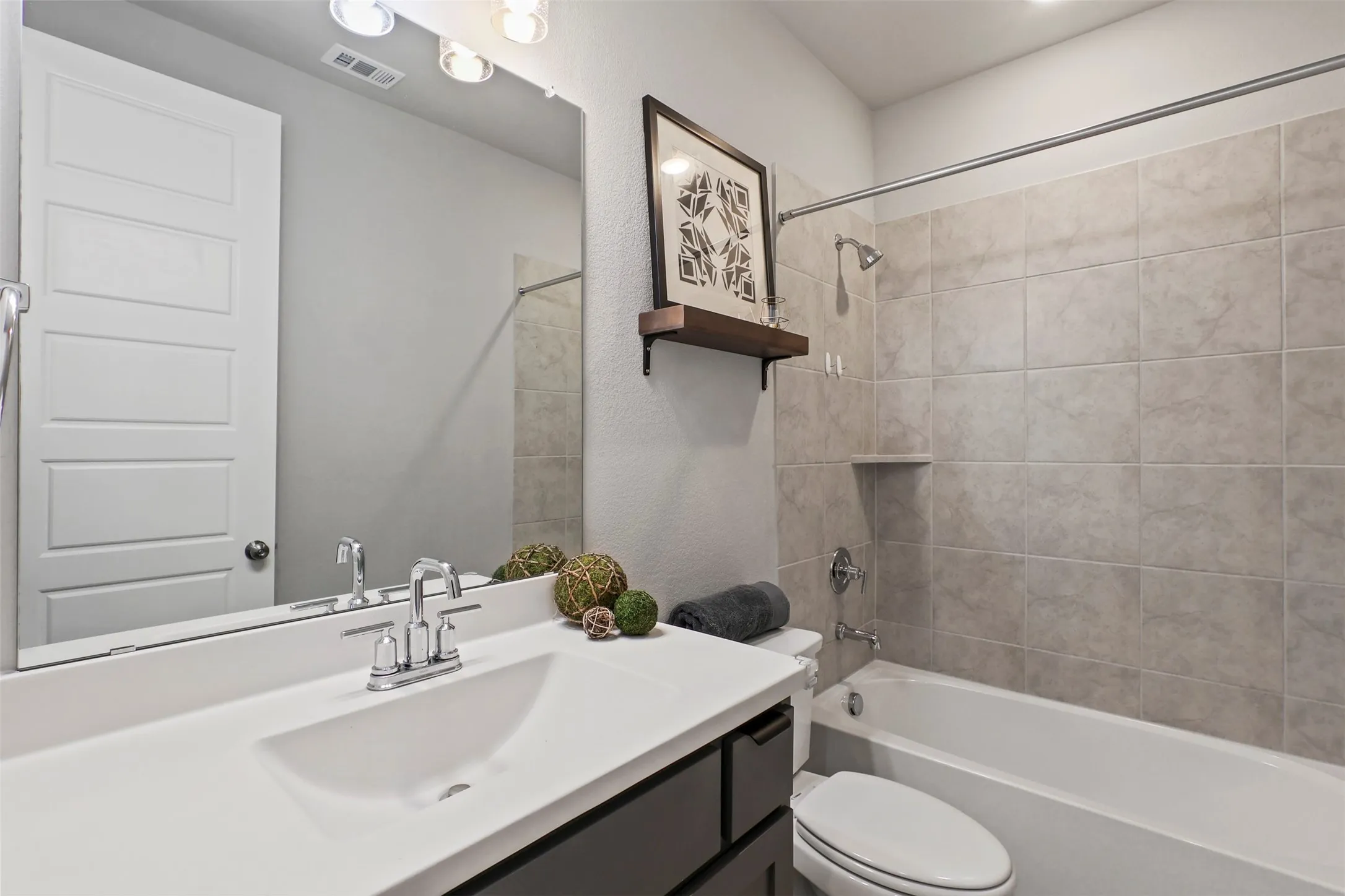 Guest Bath downstairs