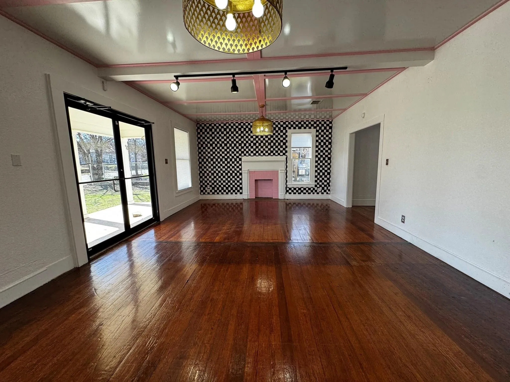 Retail For Sale in Erath County , 647 W W Washington Street, Stephenville, Texas 76401, 0, 0, Garage spaces, 0 Sqft, built in 1920, Price $580,000, mls#21300812, Real Estate Agent in Stephenville, Homes For Sale in Erath county, Homes For Sale in Stephenville, Realtor in Stephenville Texas, Real Estate Brokerage Independent Realty Texas, Luminita Cordes Realtor