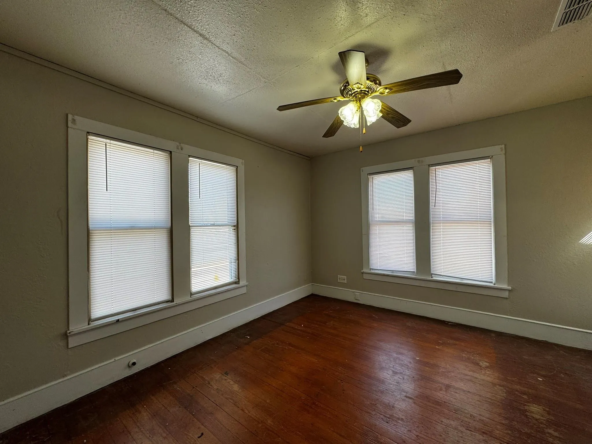 Retail For Sale in Erath County , 647 W W Washington Street, Stephenville, Texas 76401, 0, 0, Garage spaces, 0 Sqft, built in 1920, Price $580,000, mls#21300812, Real Estate Agent in Stephenville, Homes For Sale in Erath county, Homes For Sale in Stephenville, Realtor in Stephenville Texas, Real Estate Brokerage Independent Realty Texas, Luminita Cordes Realtor