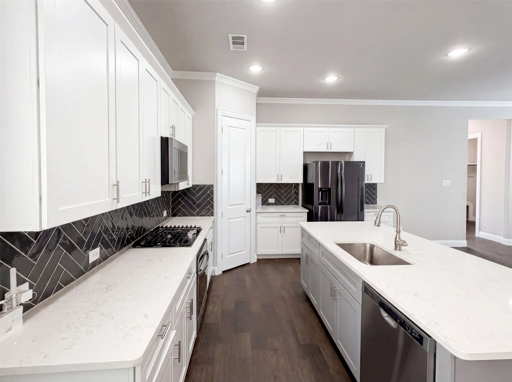 Single Family Residence For Sale in Collin County , 17628 Bottlebrush Drive, Dallas, Texas 75252, 4 Bedroom, 3 Bathroom, 2 Garage spaces, 2,311 Sqft, built in 2019, mls#21300825, Real Estate Agent in Dallas, Homes For Sale in Collin county, Homes For Sale in Dallas, Realtor in Dallas Texas, Real Estate Brokerage Independent Realty Texas, Luminita Cordes Realtor