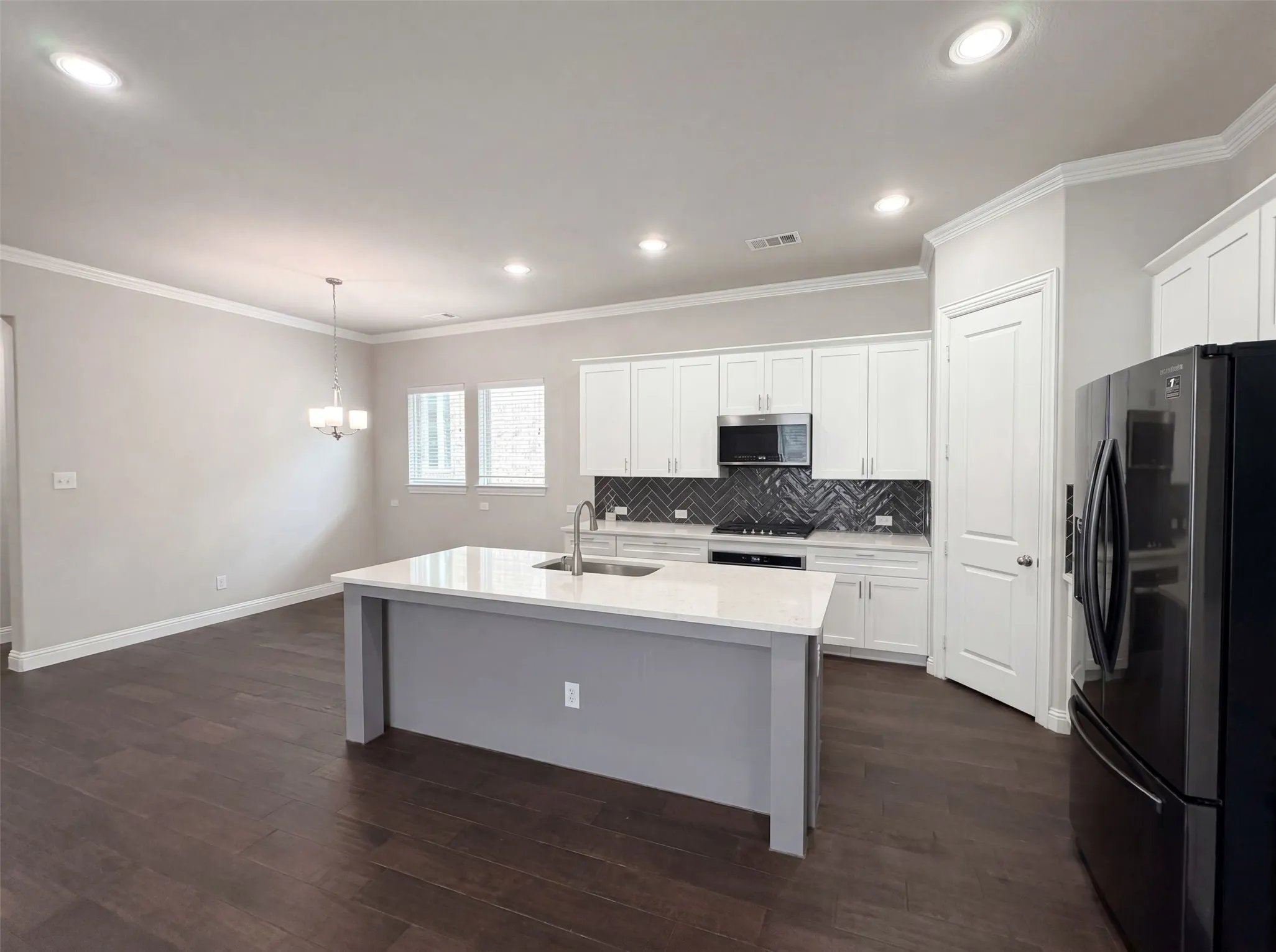 Single Family Residence For Sale in Collin County , 17628 Bottlebrush Drive, Dallas, Texas 75252, 4 Bedroom, 3 Bathroom, 2 Garage spaces, 2,311 Sqft, built in 2019, mls#21300825, Real Estate Agent in Dallas, Homes For Sale in Collin county, Homes For Sale in Dallas, Realtor in Dallas Texas, Real Estate Brokerage Independent Realty Texas, Luminita Cordes Realtor