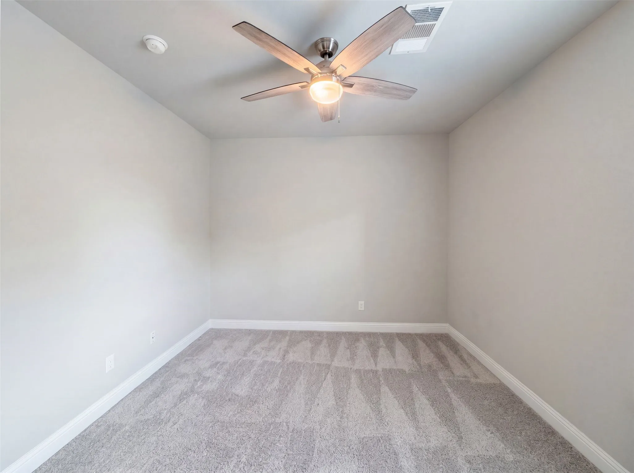 Single Family Residence For Sale in Collin County , 17628 Bottlebrush Drive, Dallas, Texas 75252, 4 Bedroom, 3 Bathroom, 2 Garage spaces, 2,311 Sqft, built in 2019, mls#21300825, Real Estate Agent in Dallas, Homes For Sale in Collin county, Homes For Sale in Dallas, Realtor in Dallas Texas, Real Estate Brokerage Independent Realty Texas, Luminita Cordes Realtor