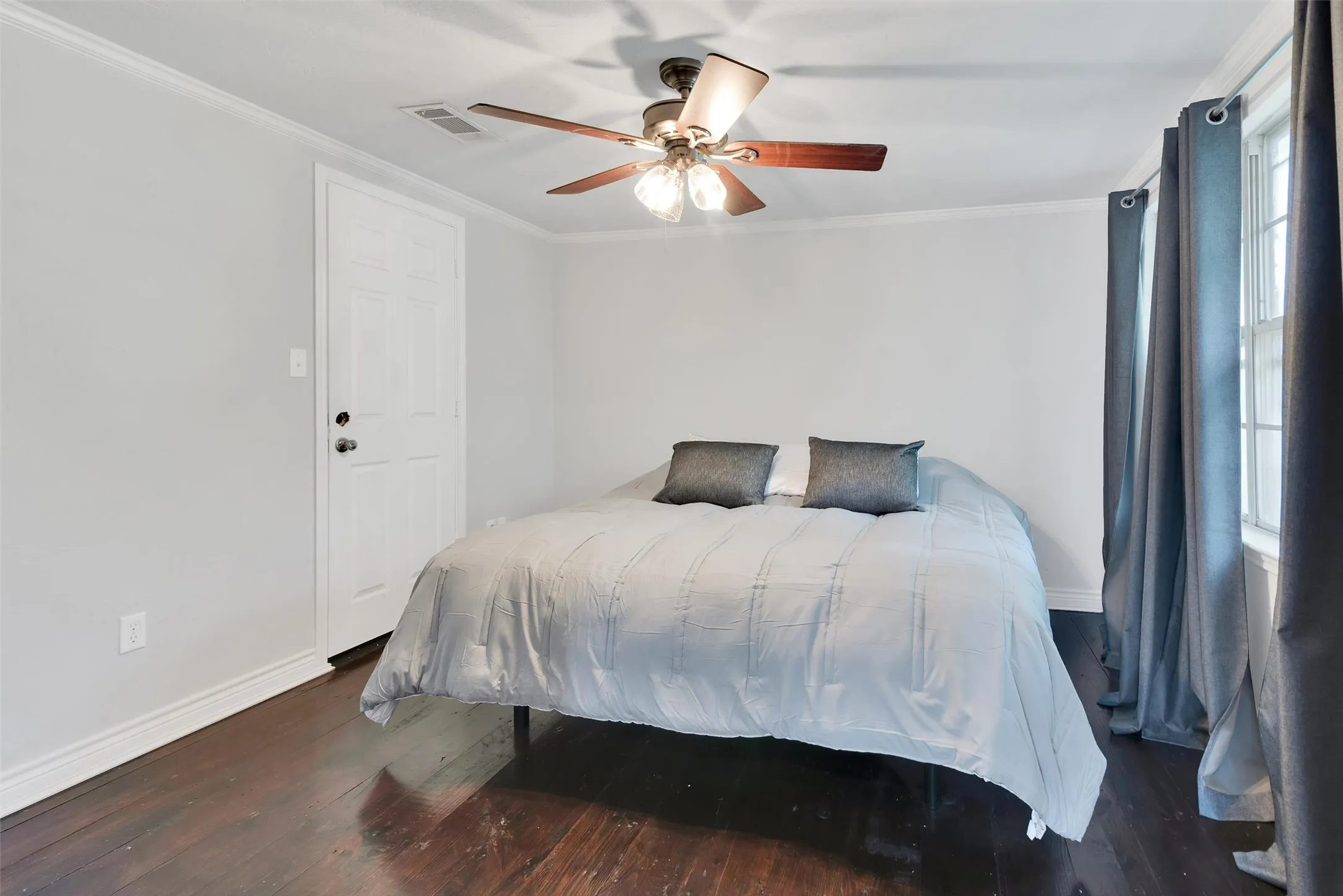 Single Family Residence For Sale in Grayson County , 63 Castle Bar Road, Gordonville, Texas 76245, 3 Bedroom, 2 Bathroom, Garage spaces, 1,512 Sqft, built in 1964, mls#21299211, Real Estate Agent in Gordonville, Homes For Sale in Grayson county, Homes For Sale in Gordonville, Realtor in Gordonville Texas, Real Estate Brokerage Independent Realty Texas, Luminita Cordes Realtor