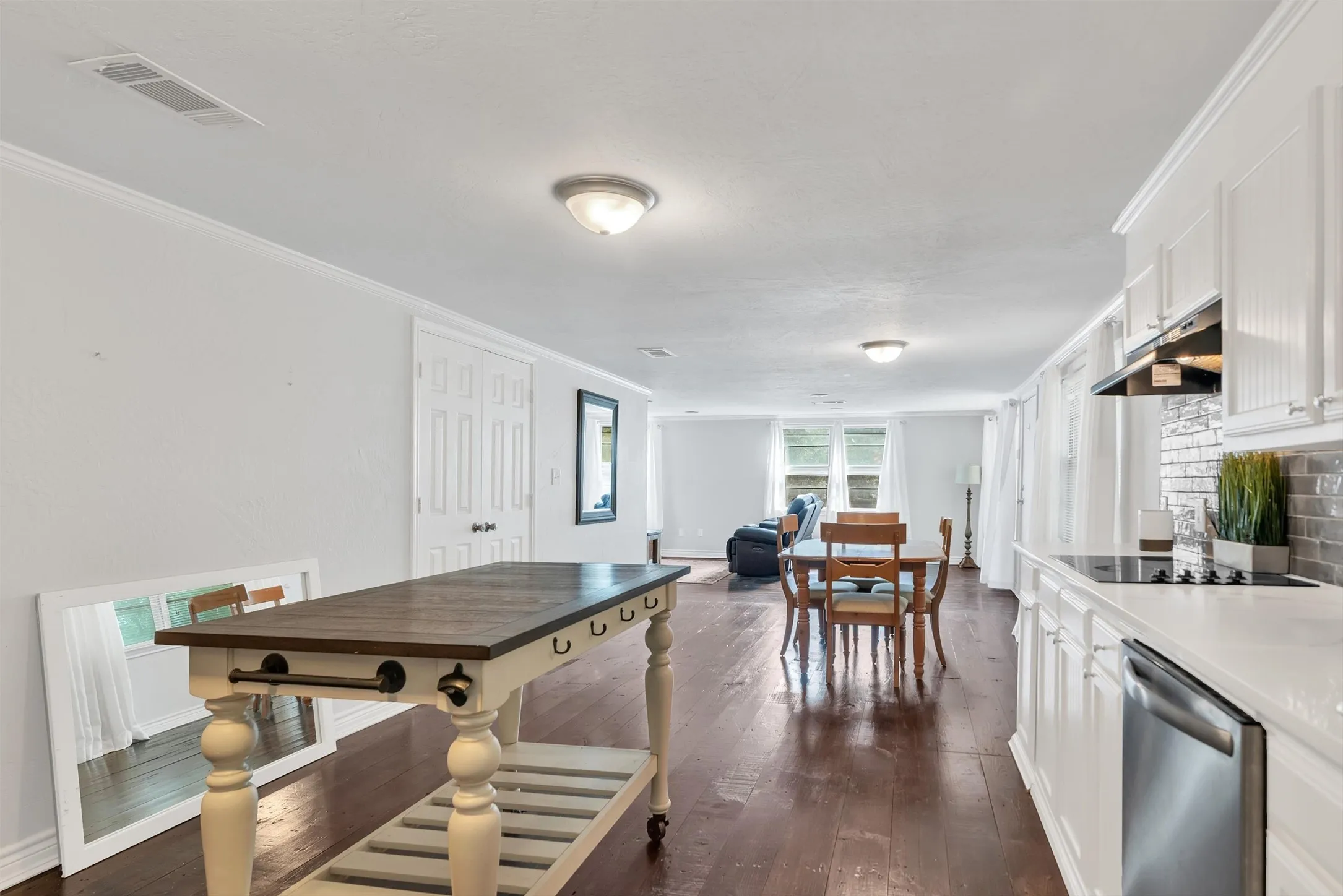 Single Family Residence For Sale in Grayson County , 63 Castle Bar Road, Gordonville, Texas 76245, 3 Bedroom, 2 Bathroom, Garage spaces, 1,512 Sqft, built in 1964, mls#21299211, Real Estate Agent in Gordonville, Homes For Sale in Grayson county, Homes For Sale in Gordonville, Realtor in Gordonville Texas, Real Estate Brokerage Independent Realty Texas, Luminita Cordes Realtor