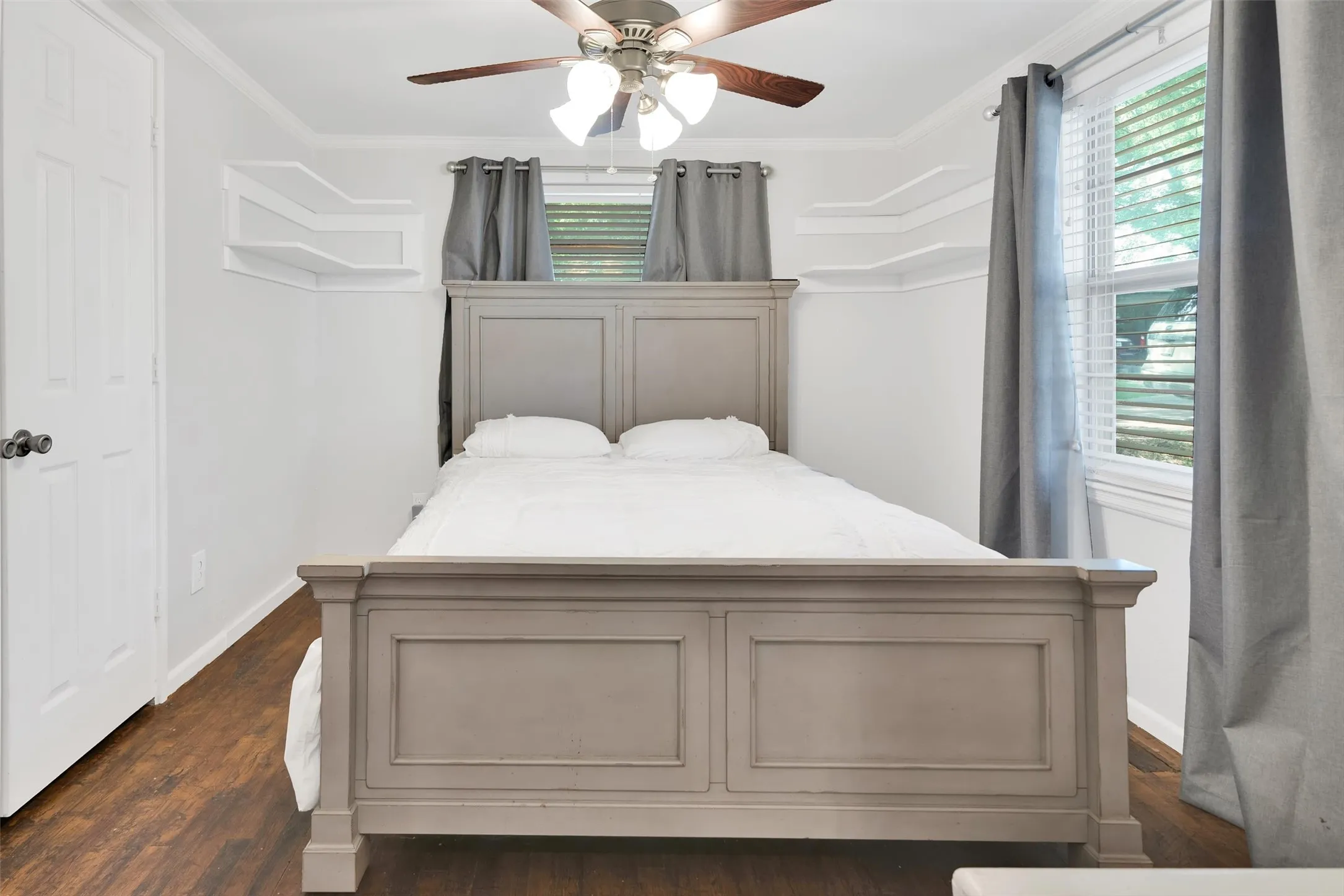 Single Family Residence For Sale in Grayson County , 63 Castle Bar Road, Gordonville, Texas 76245, 3 Bedroom, 2 Bathroom, Garage spaces, 1,512 Sqft, built in 1964, mls#21299211, Real Estate Agent in Gordonville, Homes For Sale in Grayson county, Homes For Sale in Gordonville, Realtor in Gordonville Texas, Real Estate Brokerage Independent Realty Texas, Luminita Cordes Realtor
