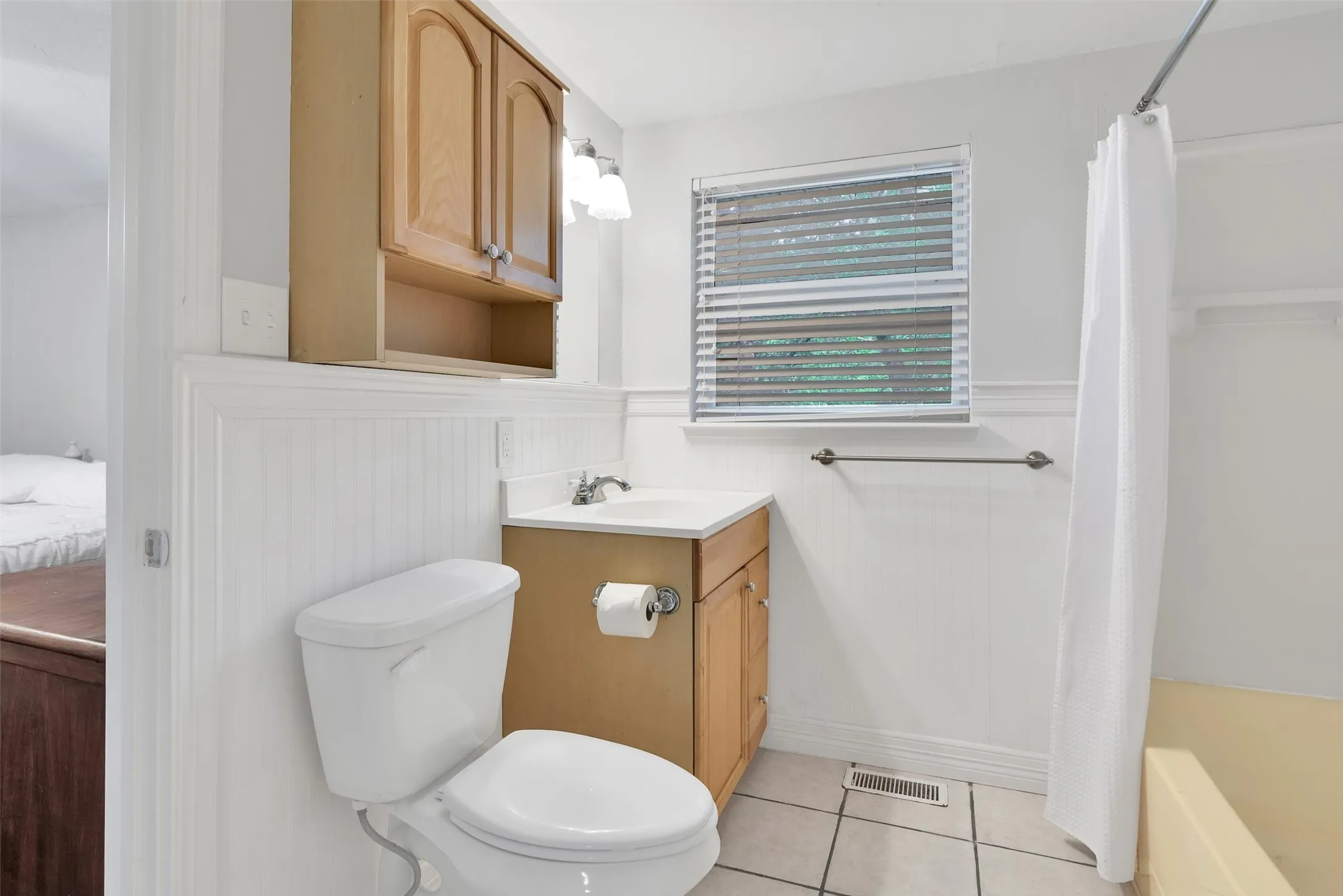 Single Family Residence For Sale in Grayson County , 63 Castle Bar Road, Gordonville, Texas 76245, 3 Bedroom, 2 Bathroom, Garage spaces, 1,512 Sqft, built in 1964, mls#21299211, Real Estate Agent in Gordonville, Homes For Sale in Grayson county, Homes For Sale in Gordonville, Realtor in Gordonville Texas, Real Estate Brokerage Independent Realty Texas, Luminita Cordes Realtor