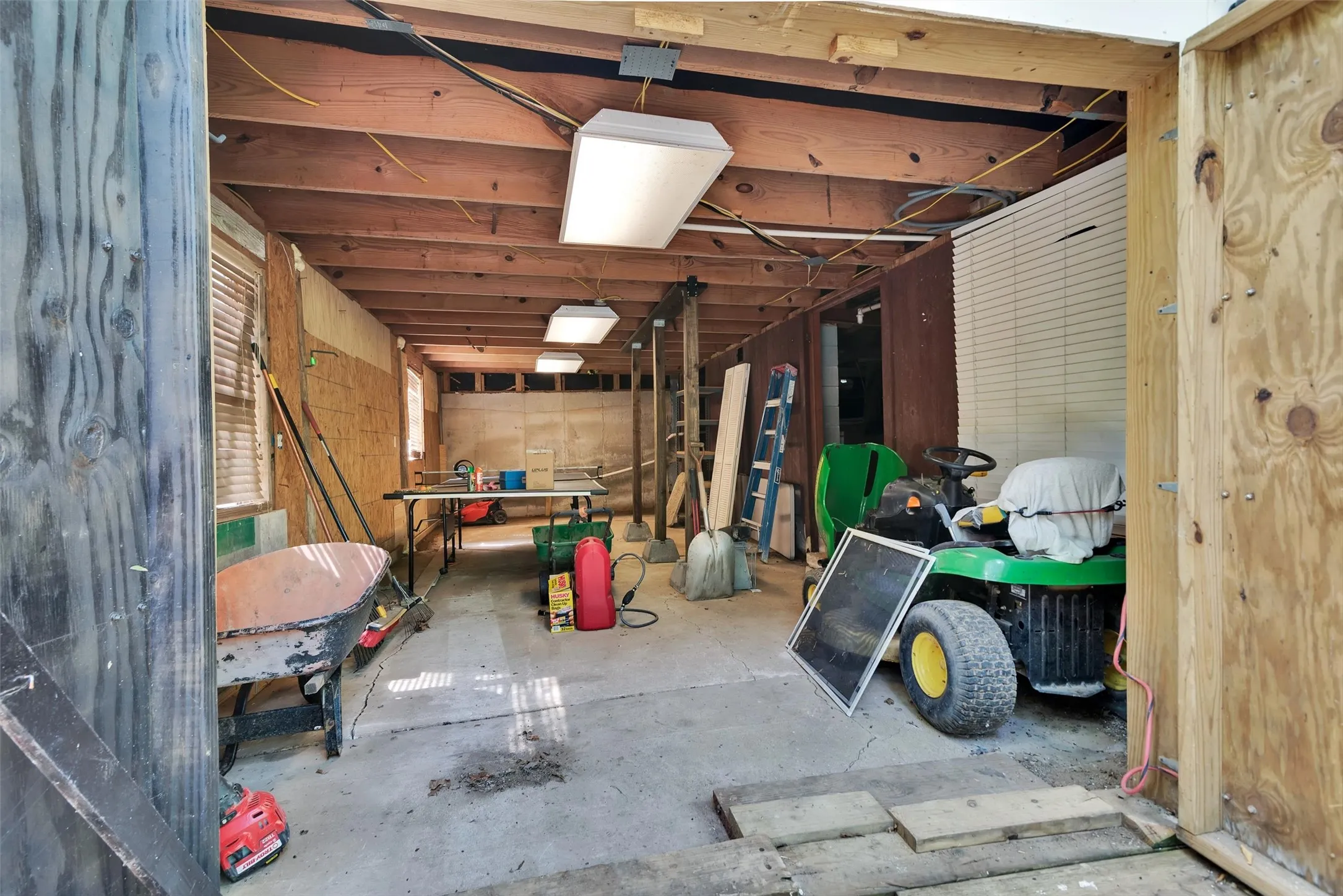 Single Family Residence For Sale in Grayson County , 63 Castle Bar Road, Gordonville, Texas 76245, 3 Bedroom, 2 Bathroom, Garage spaces, 1,512 Sqft, built in 1964, mls#21299211, Real Estate Agent in Gordonville, Homes For Sale in Grayson county, Homes For Sale in Gordonville, Realtor in Gordonville Texas, Real Estate Brokerage Independent Realty Texas, Luminita Cordes Realtor