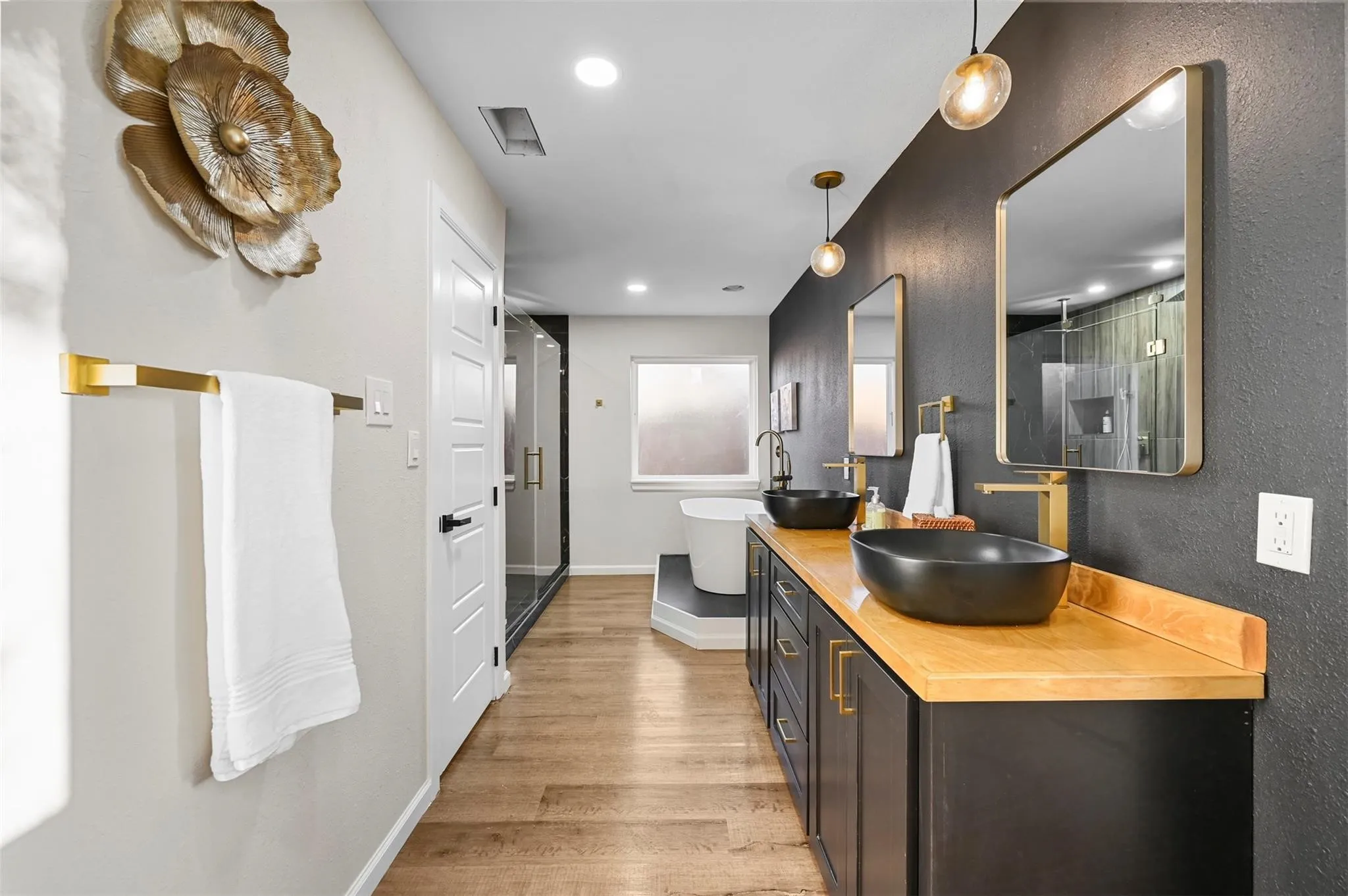 Single Family Residence For Rent in Dallas County , 6443 Redpine Road, Dallas, Texas 75248, 4 Bedroom, 3 Bathroom, 2 Garage spaces, 2,898 Sqft, built in 1979, mls#21300863, Real Estate Agent in Dallas, Homes For Rent in Dallas county, Homes For Rent in Dallas, Realtor in Dallas Texas, Real Estate Brokerage Independent Realty Texas, Luminita Cordes Realtor