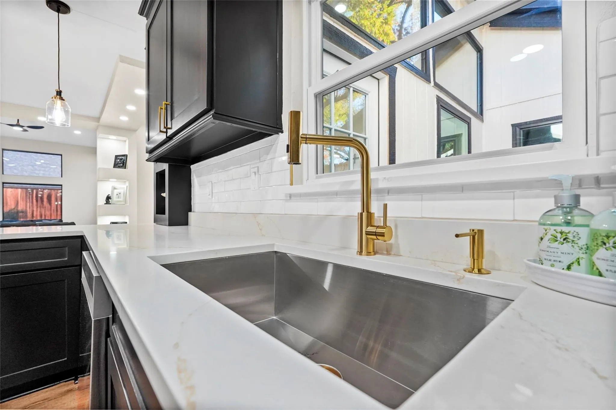 Single Family Residence For Rent in Dallas County , 6443 Redpine Road, Dallas, Texas 75248, 4 Bedroom, 3 Bathroom, 2 Garage spaces, 2,898 Sqft, built in 1979, mls#21300863, Real Estate Agent in Dallas, Homes For Rent in Dallas county, Homes For Rent in Dallas, Realtor in Dallas Texas, Real Estate Brokerage Independent Realty Texas, Luminita Cordes Realtor