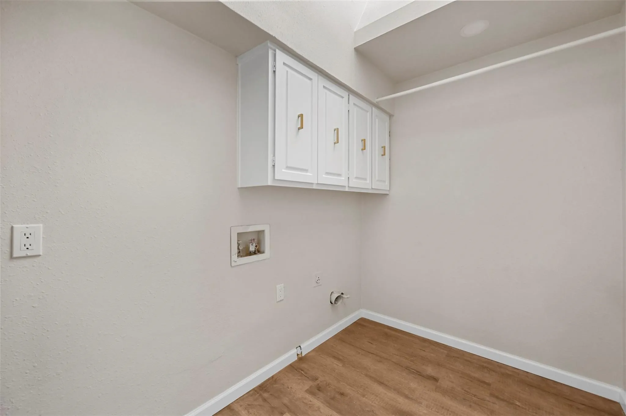 Single Family Residence For Rent in Dallas County , 6443 Redpine Road, Dallas, Texas 75248, 4 Bedroom, 3 Bathroom, 2 Garage spaces, 2,898 Sqft, built in 1979, mls#21300863, Real Estate Agent in Dallas, Homes For Rent in Dallas county, Homes For Rent in Dallas, Realtor in Dallas Texas, Real Estate Brokerage Independent Realty Texas, Luminita Cordes Realtor