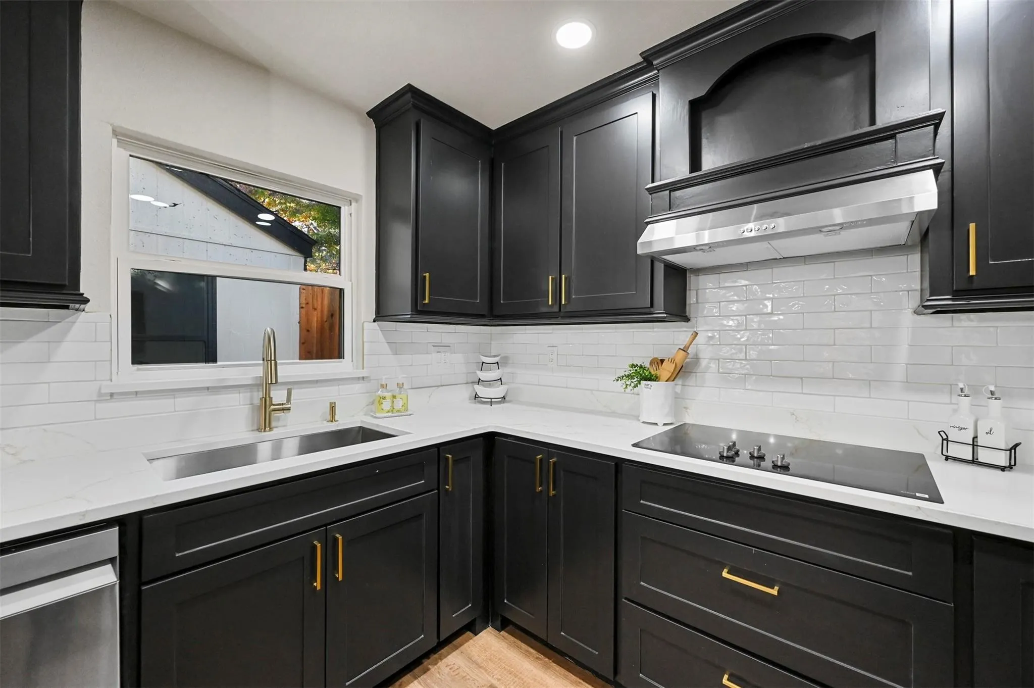 Single Family Residence For Rent in Dallas County , 6443 Redpine Road, Dallas, Texas 75248, 4 Bedroom, 3 Bathroom, 2 Garage spaces, 2,898 Sqft, built in 1979, mls#21300863, Real Estate Agent in Dallas, Homes For Rent in Dallas county, Homes For Rent in Dallas, Realtor in Dallas Texas, Real Estate Brokerage Independent Realty Texas, Luminita Cordes Realtor