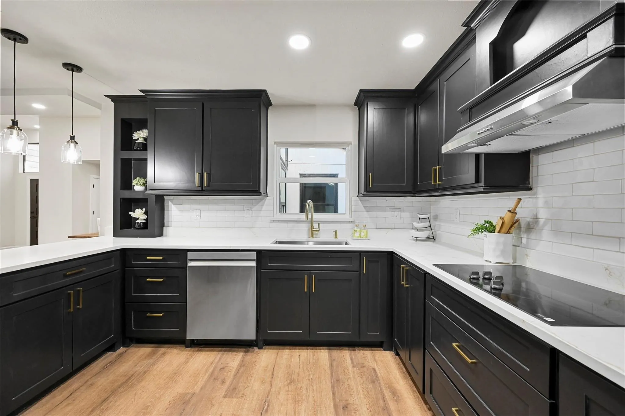 Single Family Residence For Rent in Dallas County , 6443 Redpine Road, Dallas, Texas 75248, 4 Bedroom, 3 Bathroom, 2 Garage spaces, 2,898 Sqft, built in 1979, mls#21300863, Real Estate Agent in Dallas, Homes For Rent in Dallas county, Homes For Rent in Dallas, Realtor in Dallas Texas, Real Estate Brokerage Independent Realty Texas, Luminita Cordes Realtor