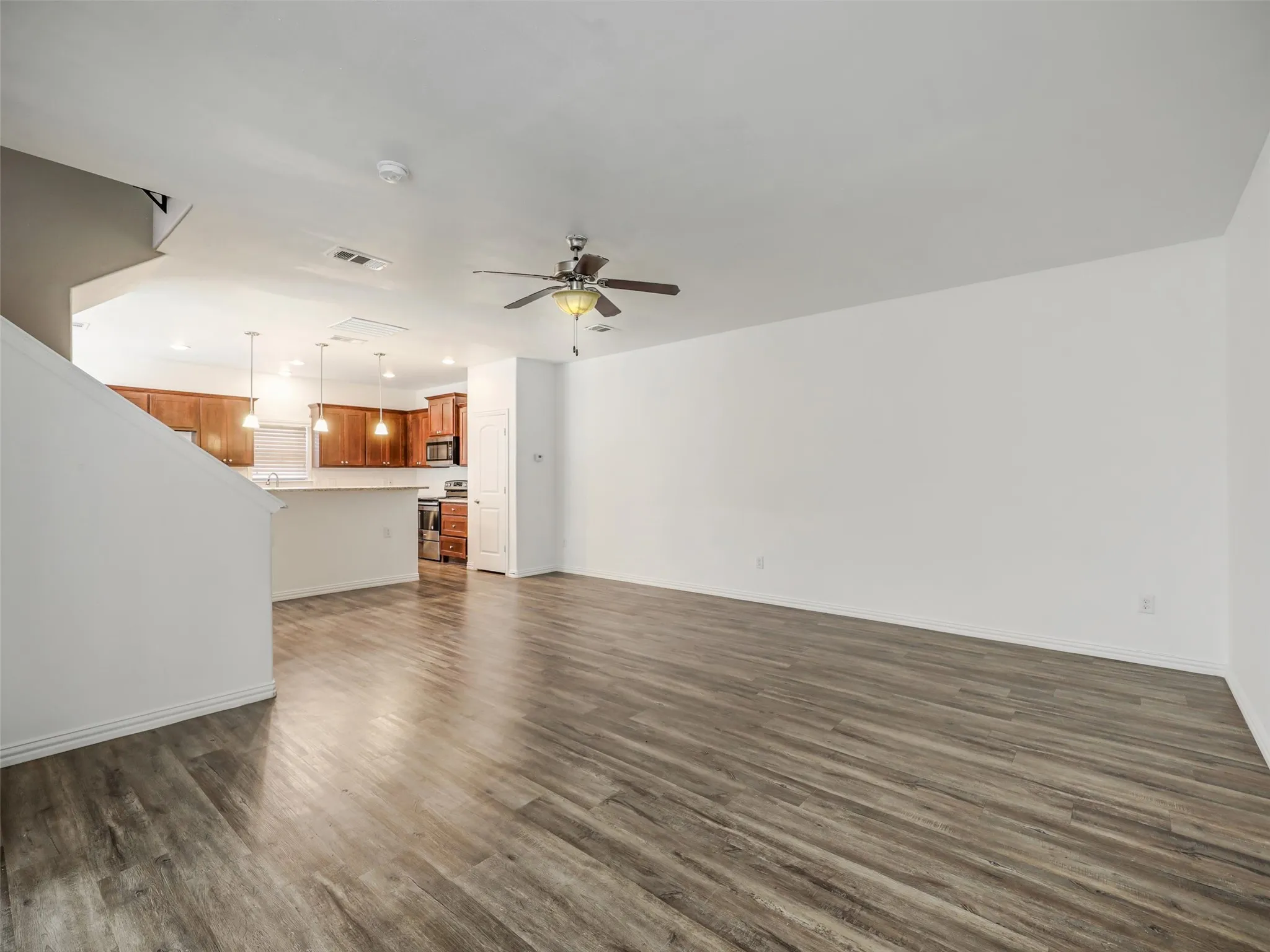 Duplex For Rent in Denton County , 4916 Villas Drive 4916, Sanger, Texas 76266, 3 Bedroom, 3 Bathroom, 2 Garage spaces, 1,488 Sqft, built in 2017, mls#21290369, Real Estate Agent in Sanger, Homes For Rent in Denton county, Homes For Rent in Sanger, Realtor in Sanger Texas, Real Estate Brokerage Independent Realty Texas, Luminita Cordes Realtor