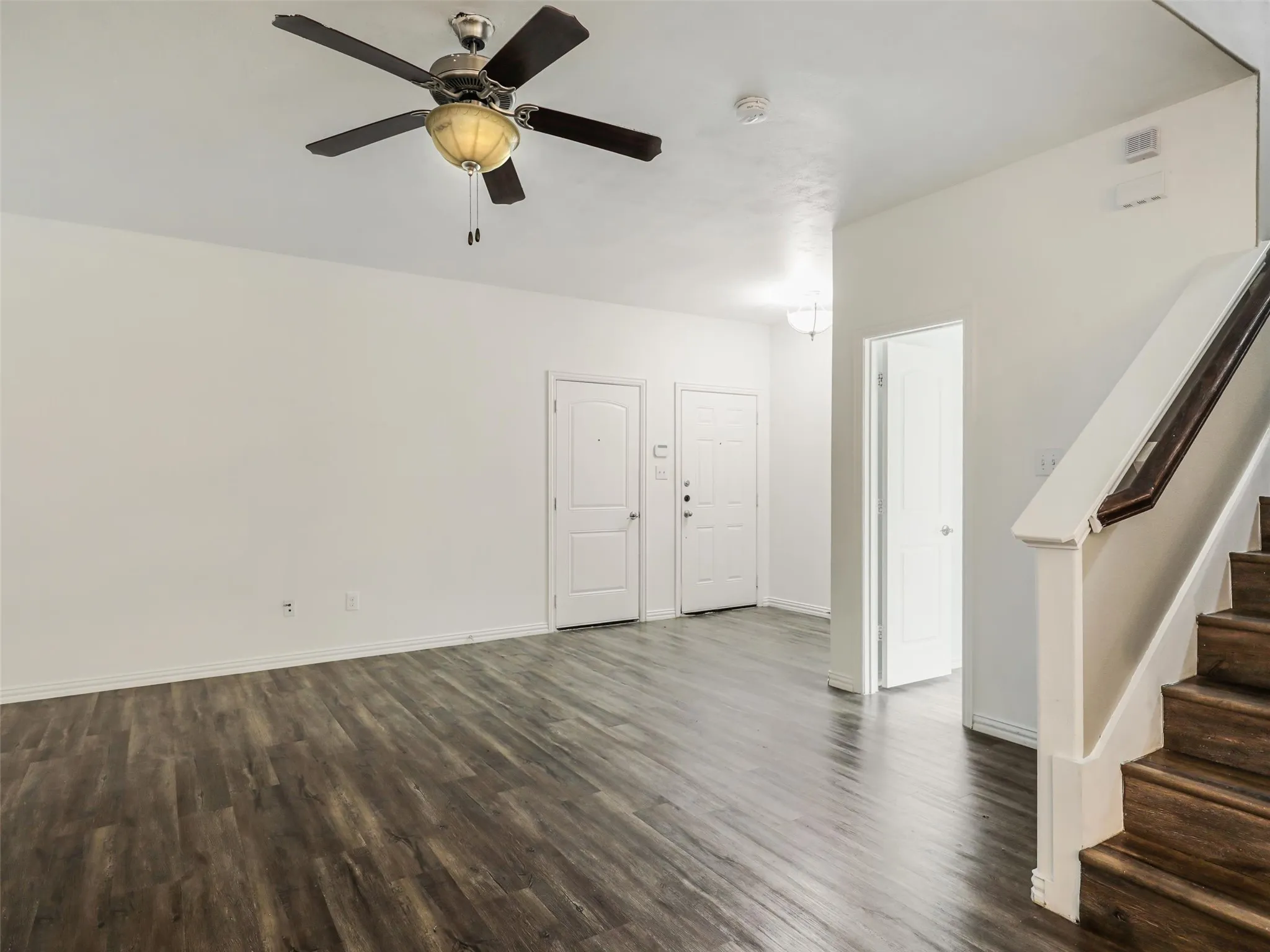 Duplex For Rent in Denton County , 4916 Villas Drive 4916, Sanger, Texas 76266, 3 Bedroom, 3 Bathroom, 2 Garage spaces, 1,488 Sqft, built in 2017, mls#21290369, Real Estate Agent in Sanger, Homes For Rent in Denton county, Homes For Rent in Sanger, Realtor in Sanger Texas, Real Estate Brokerage Independent Realty Texas, Luminita Cordes Realtor