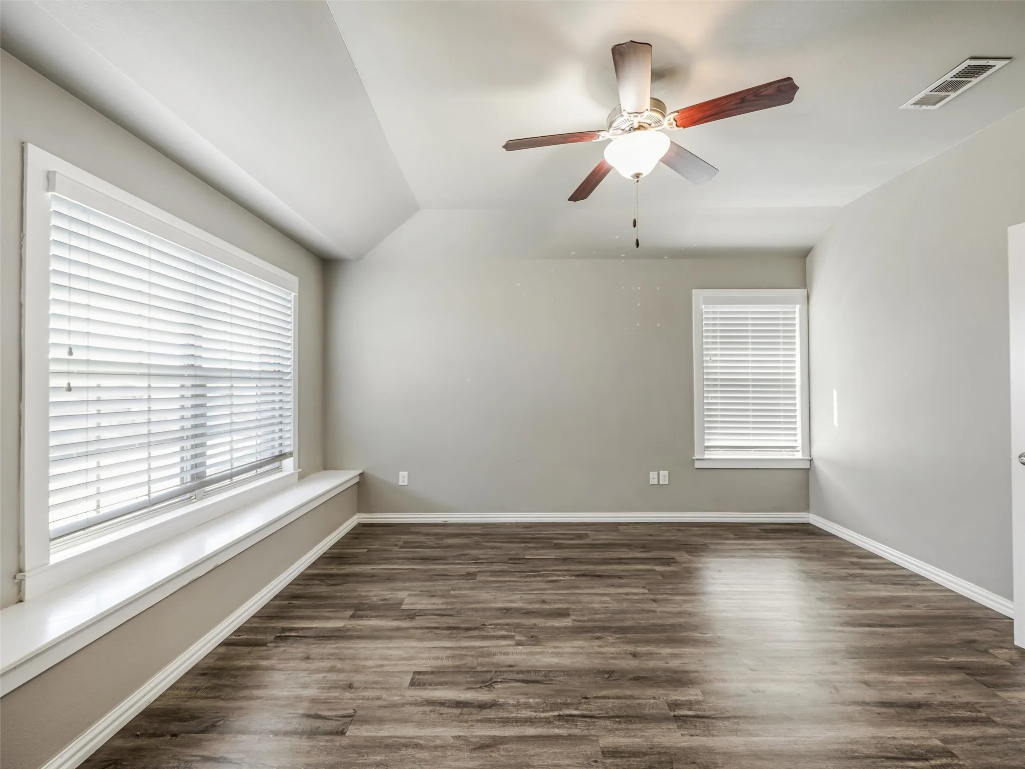 Duplex For Rent in Denton County , 4916 Villas Drive 4916, Sanger, Texas 76266, 3 Bedroom, 3 Bathroom, 2 Garage spaces, 1,488 Sqft, built in 2017, mls#21290369, Real Estate Agent in Sanger, Homes For Rent in Denton county, Homes For Rent in Sanger, Realtor in Sanger Texas, Real Estate Brokerage Independent Realty Texas, Luminita Cordes Realtor