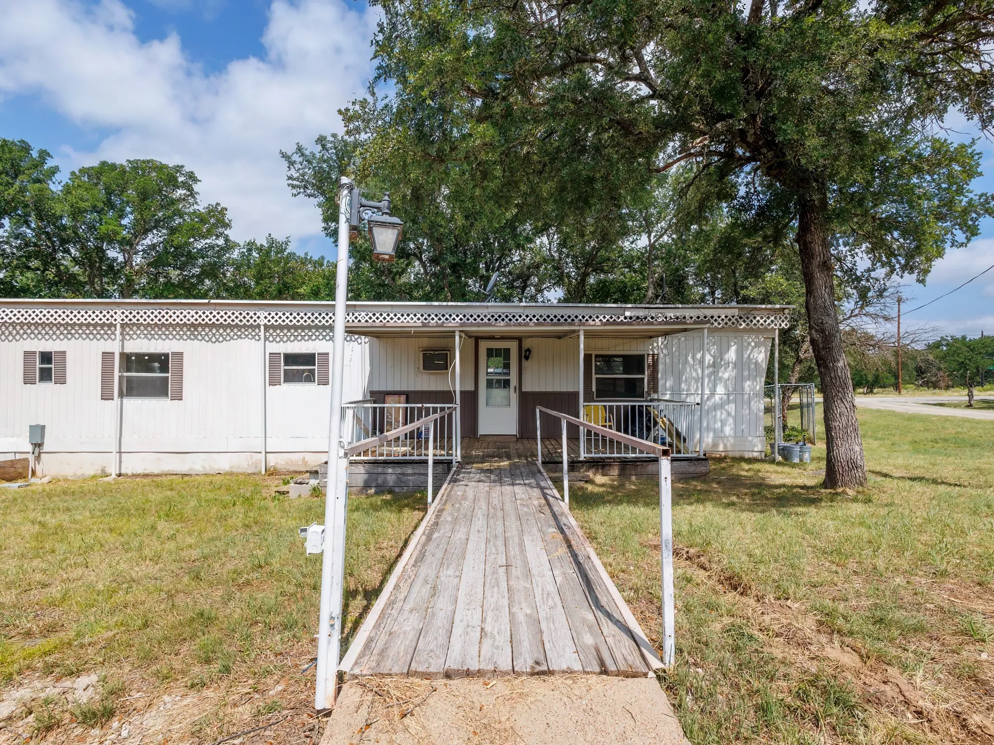 Mobile Home For Sale in Brown County , 3010 Captains Cove, May, Texas 76857, 2 Bedroom, 2 Bathroom, Garage spaces, 910 Sqft, built in 1982, mls#21289784, Real Estate Agent in May, Homes For Sale in Brown county, Homes For Sale in May, Realtor in May Texas, Real Estate Brokerage Independent Realty Texas, Luminita Cordes Realtor