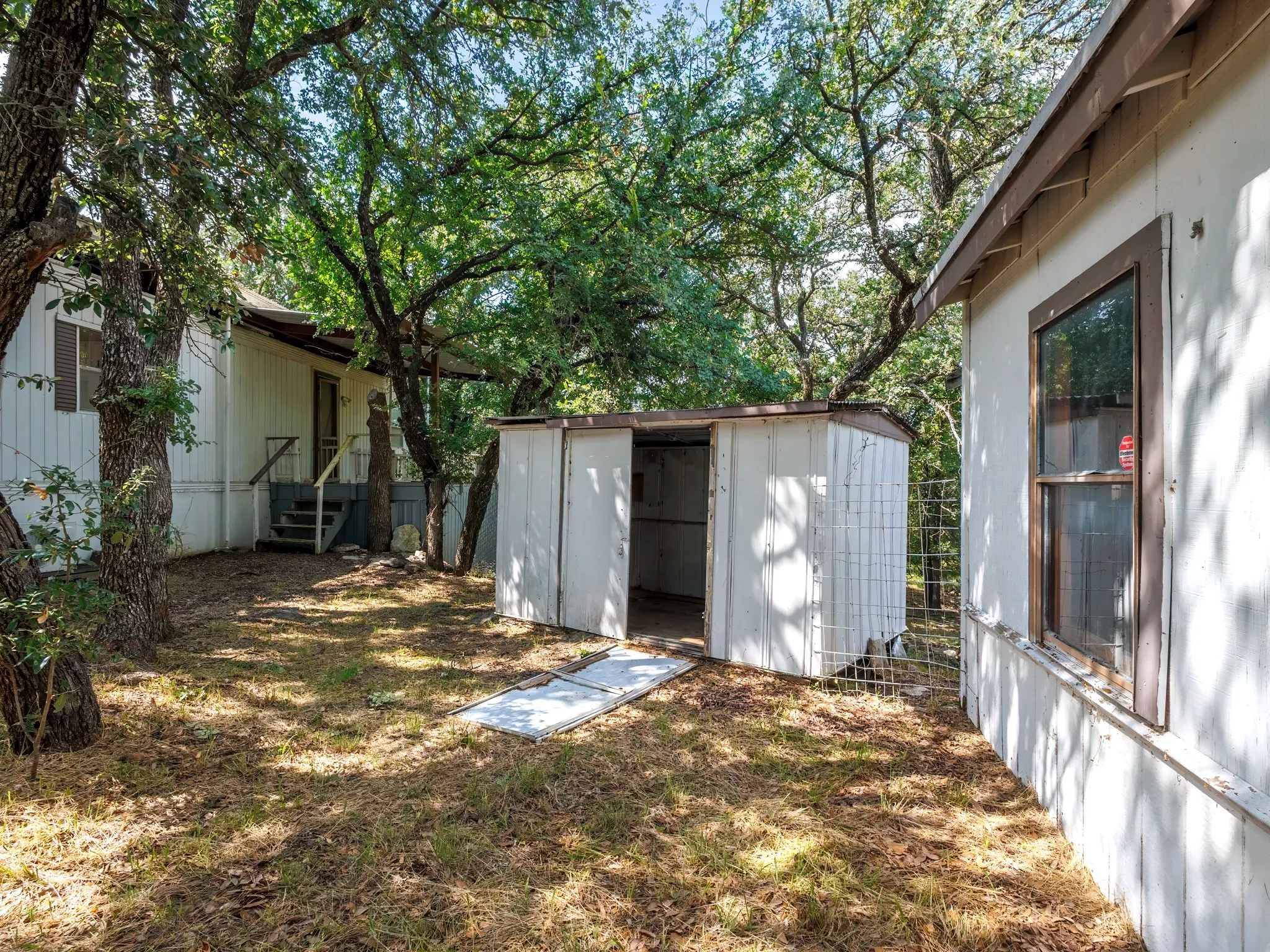Mobile Home For Sale in Brown County , 3010 Captains Cove, May, Texas 76857, 2 Bedroom, 2 Bathroom, Garage spaces, 910 Sqft, built in 1982, mls#21289784, Real Estate Agent in May, Homes For Sale in Brown county, Homes For Sale in May, Realtor in May Texas, Real Estate Brokerage Independent Realty Texas, Luminita Cordes Realtor