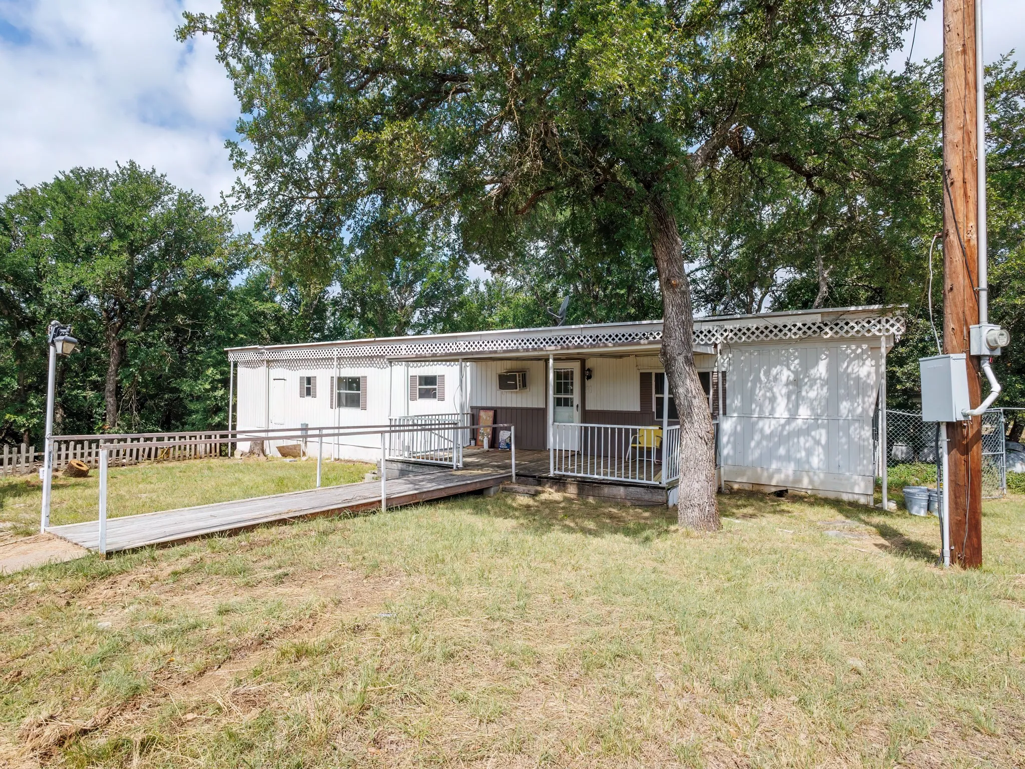 Mobile Home For Sale in Brown County , 3010 Captains Cove, May, Texas 76857, 2 Bedroom, 2 Bathroom, Garage spaces, 910 Sqft, built in 1982, mls#21289784, Real Estate Agent in May, Homes For Sale in Brown county, Homes For Sale in May, Realtor in May Texas, Real Estate Brokerage Independent Realty Texas, Luminita Cordes Realtor