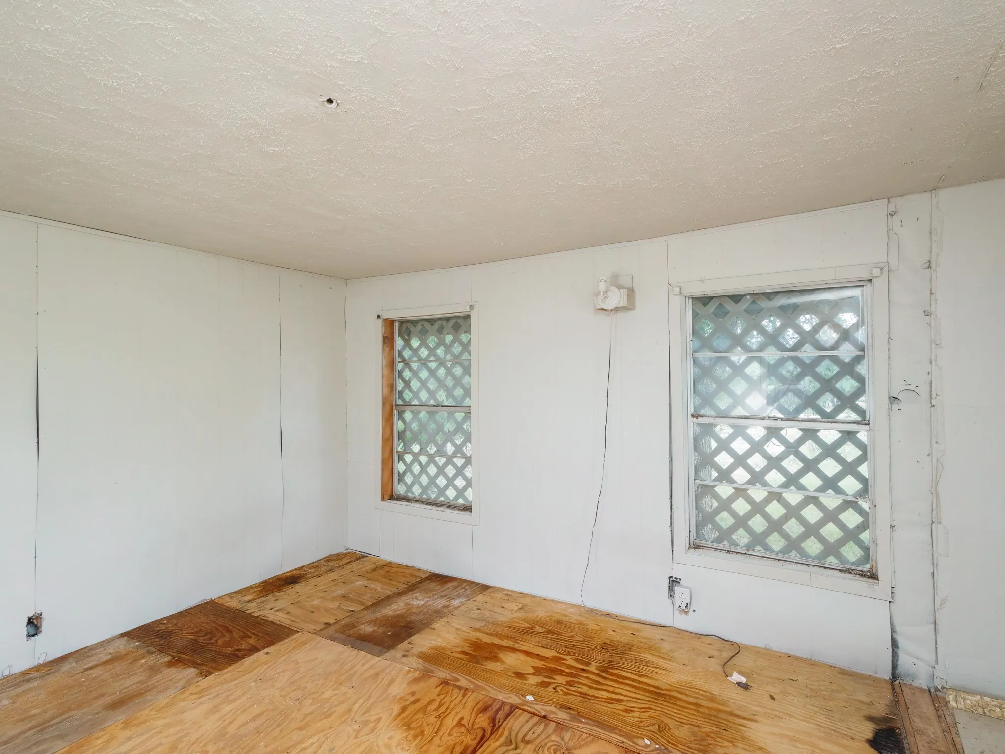 Mobile Home For Sale in Brown County , 3010 Captains Cove, May, Texas 76857, 2 Bedroom, 2 Bathroom, Garage spaces, 910 Sqft, built in 1982, mls#21289784, Real Estate Agent in May, Homes For Sale in Brown county, Homes For Sale in May, Realtor in May Texas, Real Estate Brokerage Independent Realty Texas, Luminita Cordes Realtor