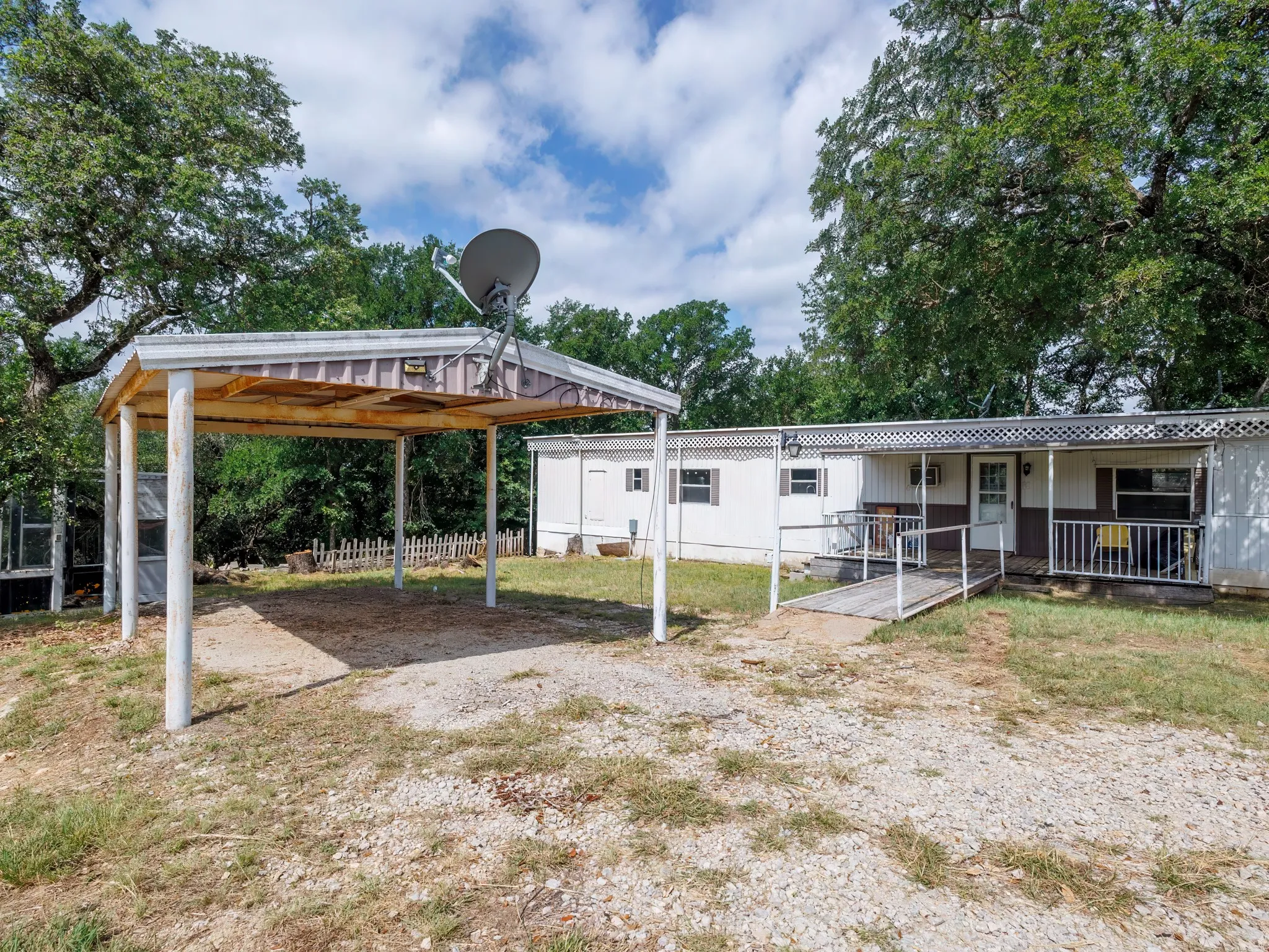 Mobile Home For Sale in Brown County , 3010 Captains Cove, May, Texas 76857, 2 Bedroom, 2 Bathroom, Garage spaces, 910 Sqft, built in 1982, mls#21289784, Real Estate Agent in May, Homes For Sale in Brown county, Homes For Sale in May, Realtor in May Texas, Real Estate Brokerage Independent Realty Texas, Luminita Cordes Realtor
