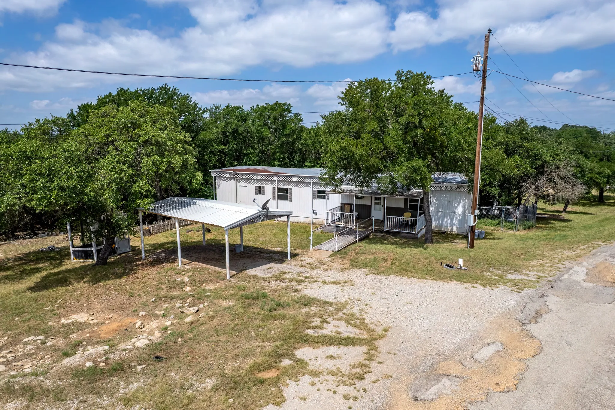 Mobile Home For Sale in Brown County , 3010 Captains Cove, May, Texas 76857, 2 Bedroom, 2 Bathroom, Garage spaces, 910 Sqft, built in 1982, mls#21289784, Real Estate Agent in May, Homes For Sale in Brown county, Homes For Sale in May, Realtor in May Texas, Real Estate Brokerage Independent Realty Texas, Luminita Cordes Realtor