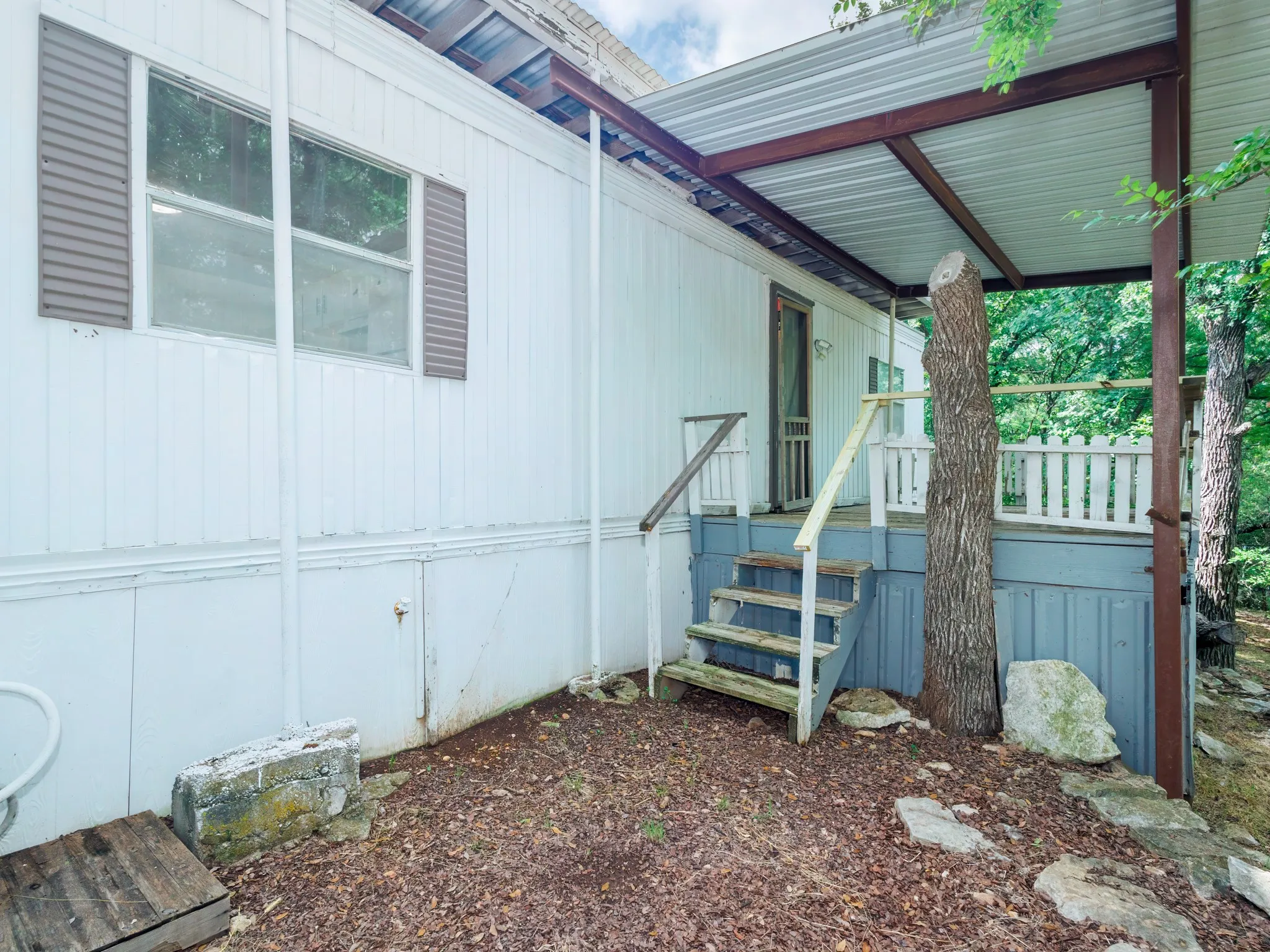 Mobile Home For Sale in Brown County , 3010 Captains Cove, May, Texas 76857, 2 Bedroom, 2 Bathroom, Garage spaces, 910 Sqft, built in 1982, mls#21289784, Real Estate Agent in May, Homes For Sale in Brown county, Homes For Sale in May, Realtor in May Texas, Real Estate Brokerage Independent Realty Texas, Luminita Cordes Realtor