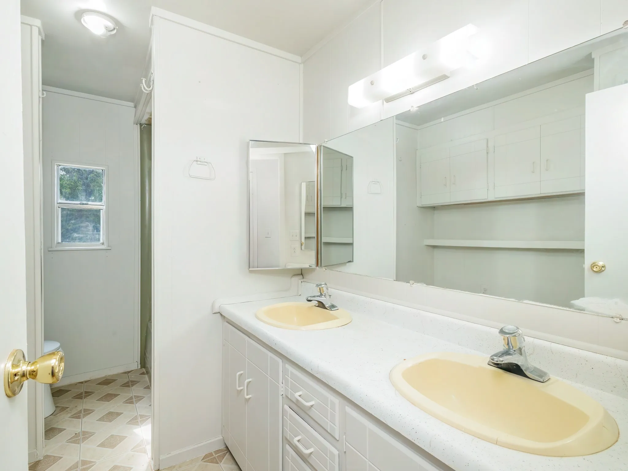 Mobile Home For Sale in Brown County , 3010 Captains Cove, May, Texas 76857, 2 Bedroom, 2 Bathroom, Garage spaces, 910 Sqft, built in 1982, mls#21289784, Real Estate Agent in May, Homes For Sale in Brown county, Homes For Sale in May, Realtor in May Texas, Real Estate Brokerage Independent Realty Texas, Luminita Cordes Realtor