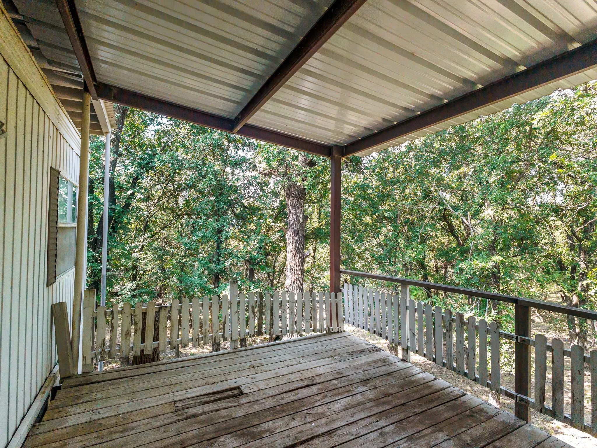 Mobile Home For Sale in Brown County , 3010 Captains Cove, May, Texas 76857, 2 Bedroom, 2 Bathroom, Garage spaces, 910 Sqft, built in 1982, mls#21289784, Real Estate Agent in May, Homes For Sale in Brown county, Homes For Sale in May, Realtor in May Texas, Real Estate Brokerage Independent Realty Texas, Luminita Cordes Realtor