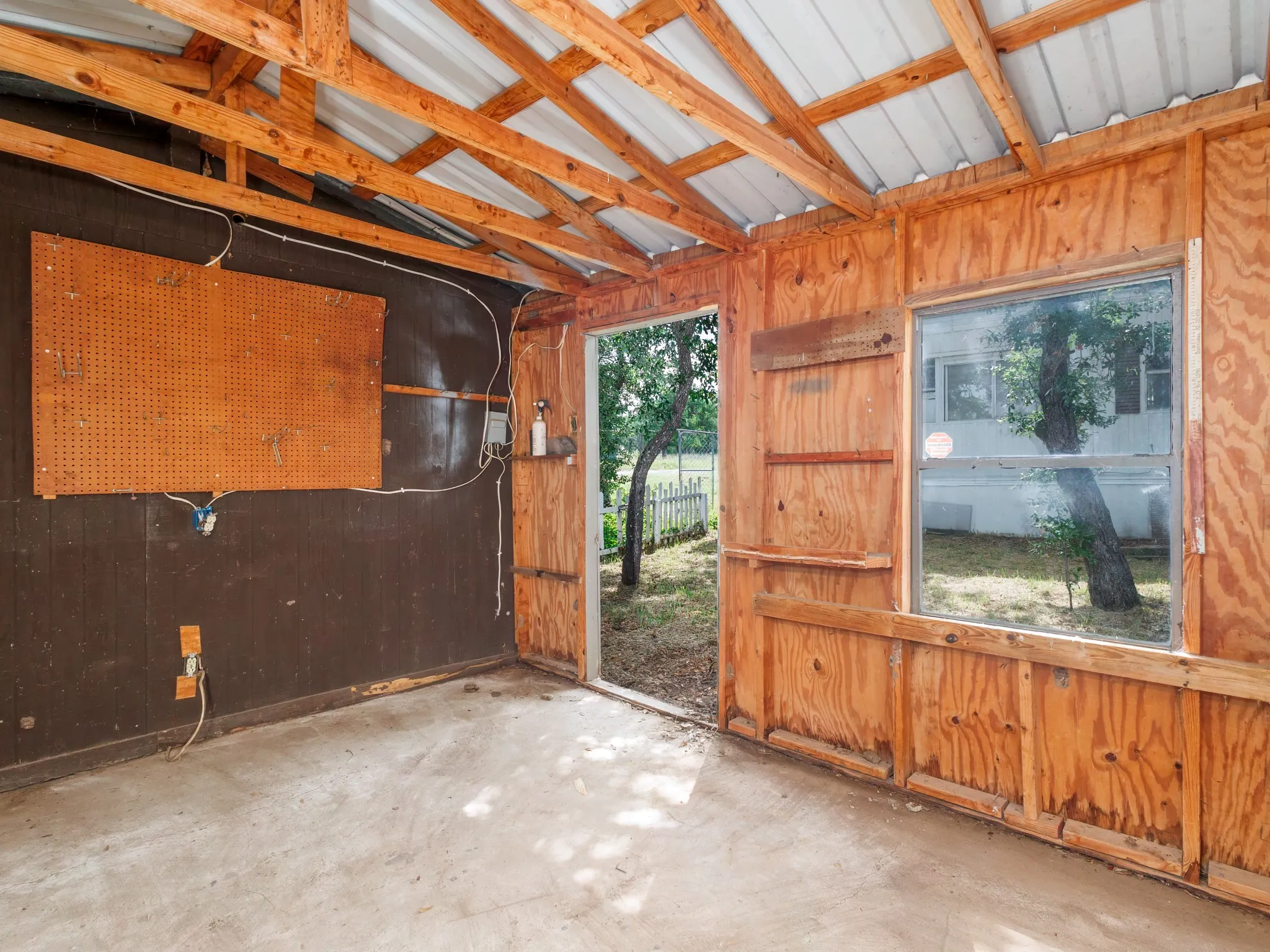 Mobile Home For Sale in Brown County , 3010 Captains Cove, May, Texas 76857, 2 Bedroom, 2 Bathroom, Garage spaces, 910 Sqft, built in 1982, mls#21289784, Real Estate Agent in May, Homes For Sale in Brown county, Homes For Sale in May, Realtor in May Texas, Real Estate Brokerage Independent Realty Texas, Luminita Cordes Realtor