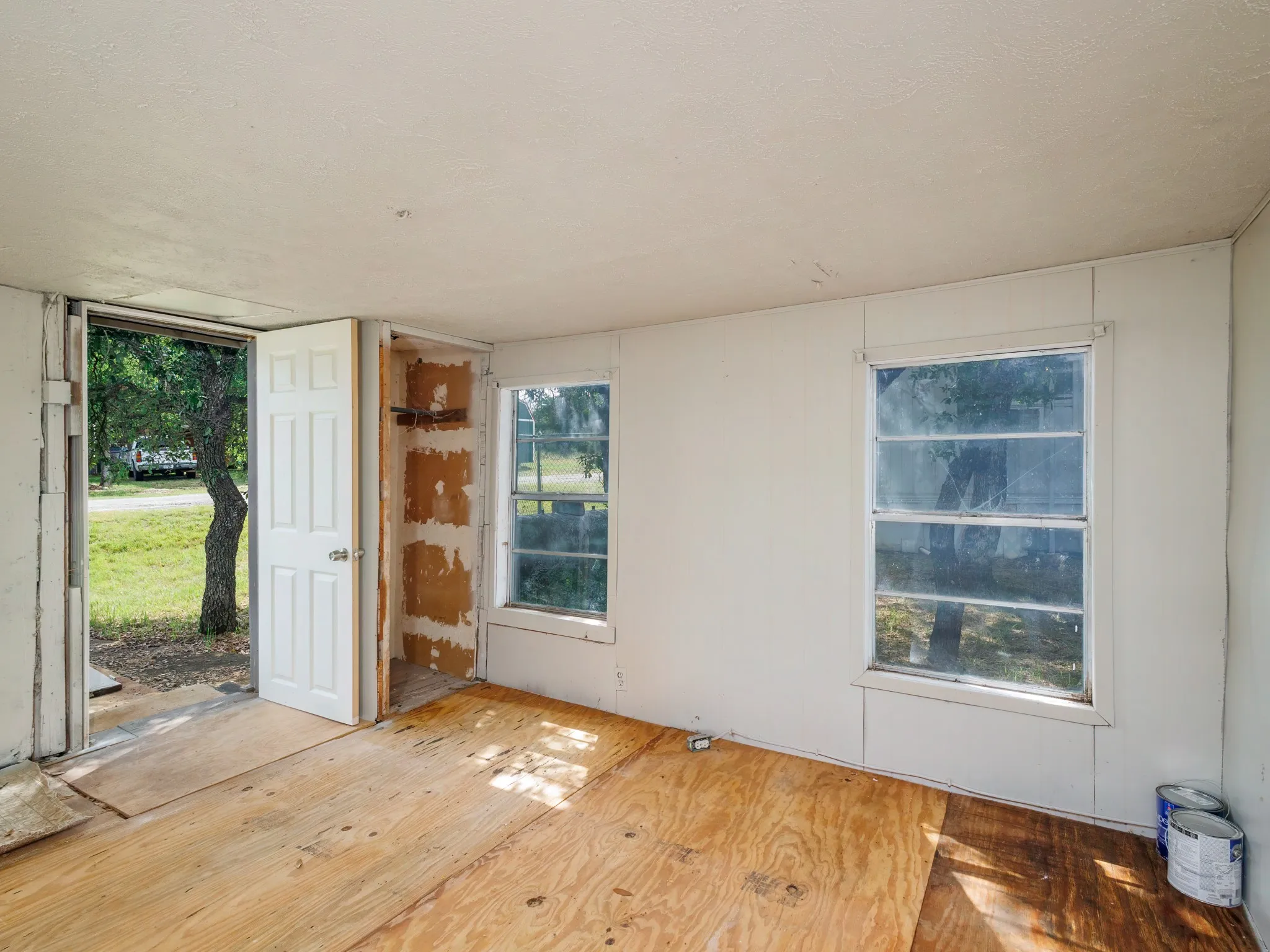 Mobile Home For Sale in Brown County , 3010 Captains Cove, May, Texas 76857, 2 Bedroom, 2 Bathroom, Garage spaces, 910 Sqft, built in 1982, mls#21289784, Real Estate Agent in May, Homes For Sale in Brown county, Homes For Sale in May, Realtor in May Texas, Real Estate Brokerage Independent Realty Texas, Luminita Cordes Realtor