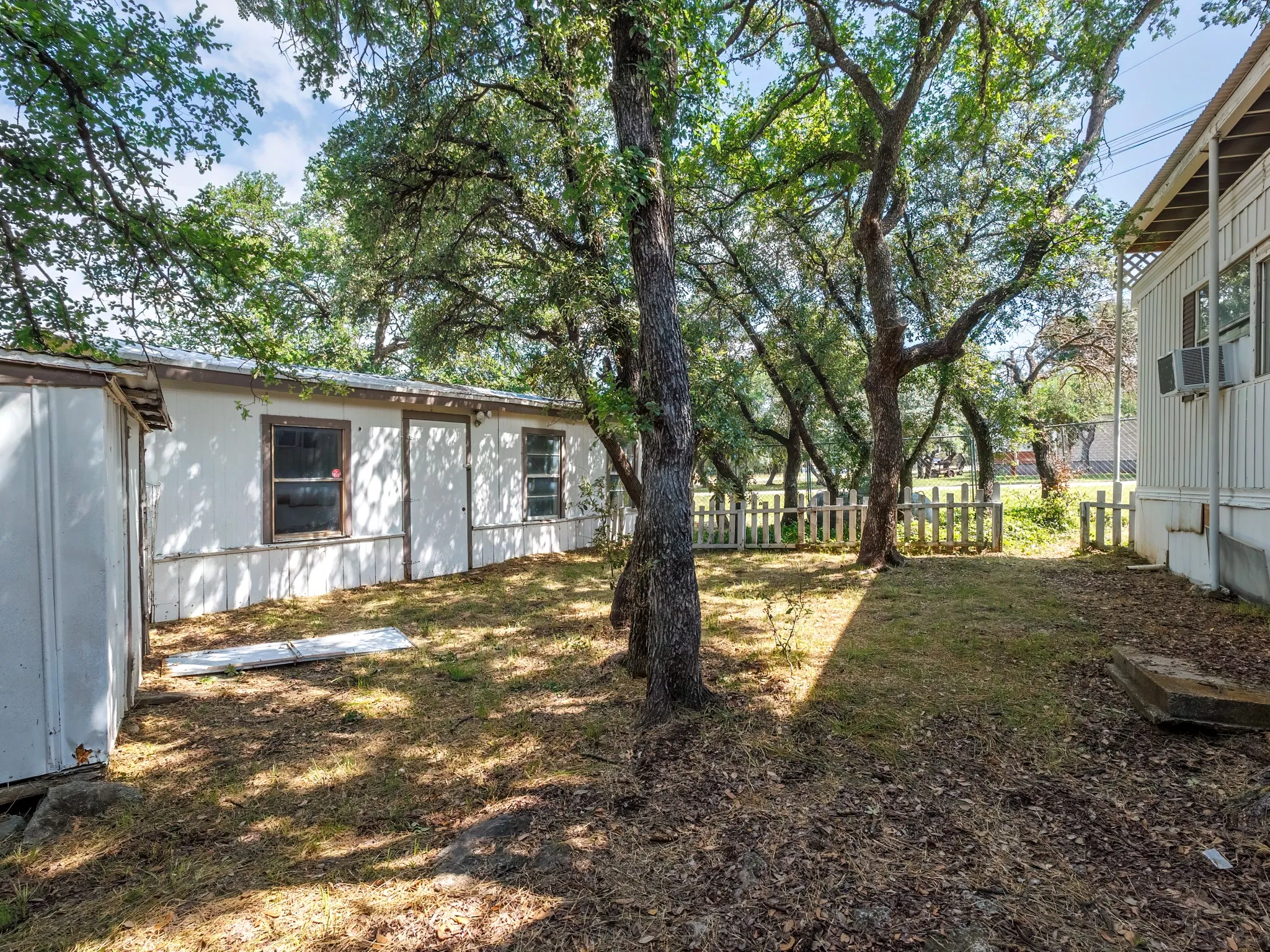 Mobile Home For Sale in Brown County , 3010 Captains Cove, May, Texas 76857, 2 Bedroom, 2 Bathroom, Garage spaces, 910 Sqft, built in 1982, mls#21289784, Real Estate Agent in May, Homes For Sale in Brown county, Homes For Sale in May, Realtor in May Texas, Real Estate Brokerage Independent Realty Texas, Luminita Cordes Realtor