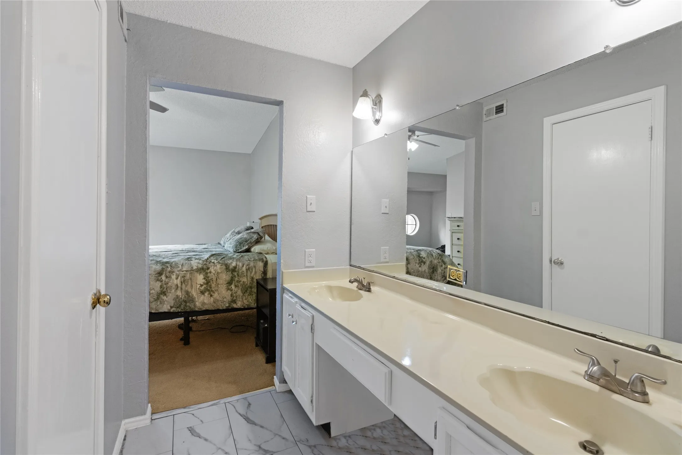 Condominium For Sale in Dallas County , 11655 Audelia Road 803, Dallas, Texas 75243, 2 Bedroom, 3 Bathroom, Garage spaces, 1,083 Sqft, built in 1982, mls#21299905, Real Estate Agent in Dallas, Homes For Sale in Dallas county, Homes For Sale in Dallas, Realtor in Dallas Texas, Real Estate Brokerage Independent Realty Texas, Luminita Cordes Realtor