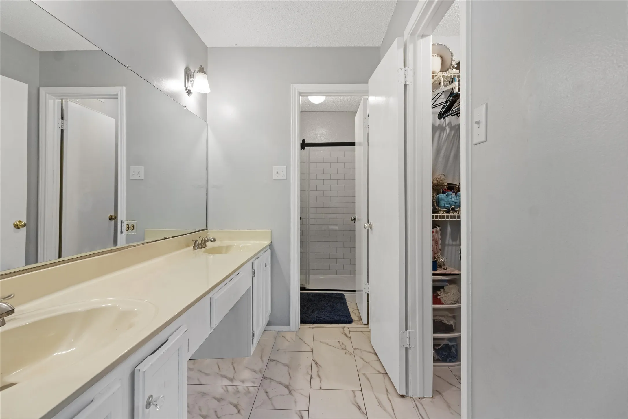 Condominium For Sale in Dallas County , 11655 Audelia Road 803, Dallas, Texas 75243, 2 Bedroom, 3 Bathroom, Garage spaces, 1,083 Sqft, built in 1982, mls#21299905, Real Estate Agent in Dallas, Homes For Sale in Dallas county, Homes For Sale in Dallas, Realtor in Dallas Texas, Real Estate Brokerage Independent Realty Texas, Luminita Cordes Realtor