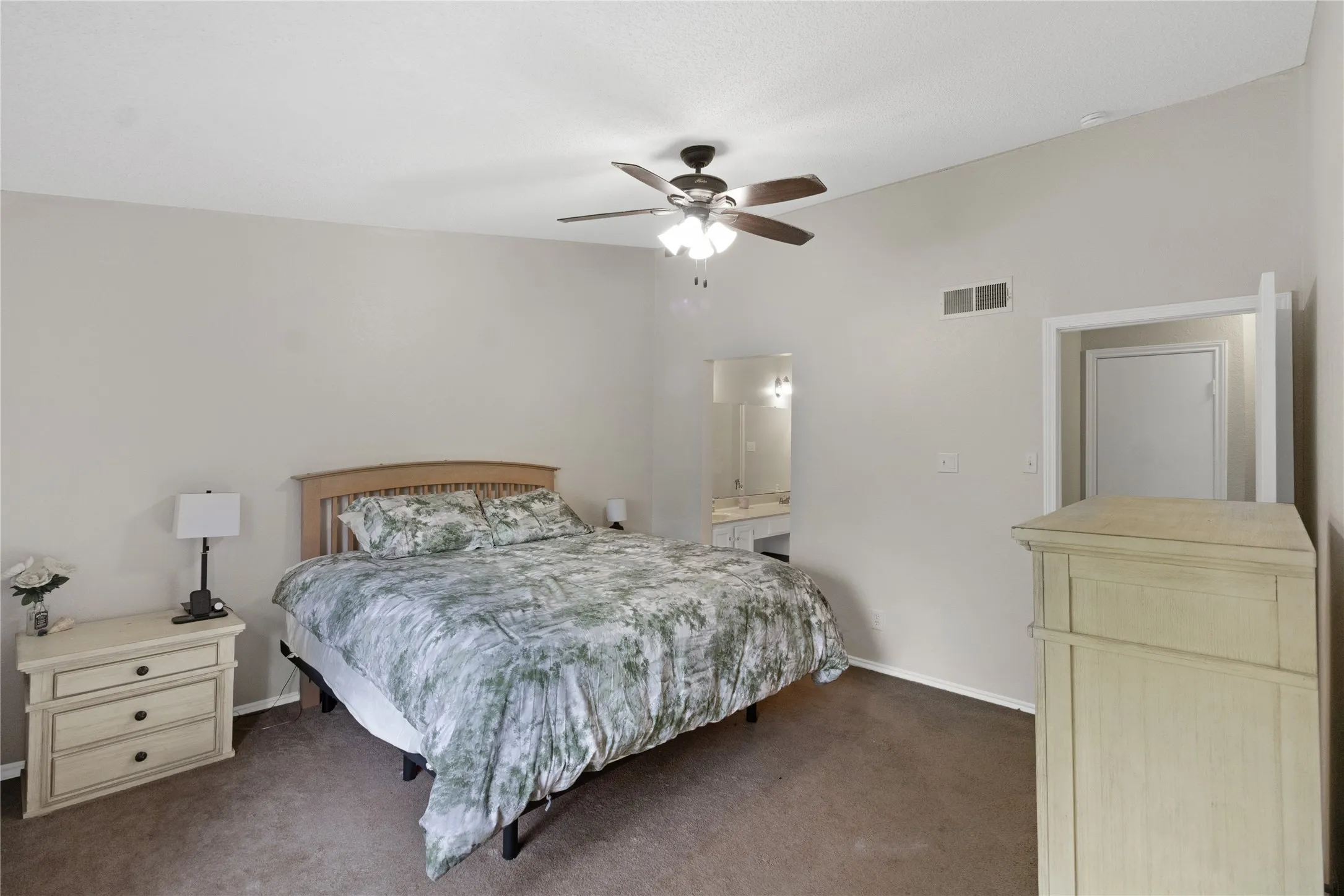 Condominium For Sale in Dallas County , 11655 Audelia Road 803, Dallas, Texas 75243, 2 Bedroom, 3 Bathroom, Garage spaces, 1,083 Sqft, built in 1982, mls#21299905, Real Estate Agent in Dallas, Homes For Sale in Dallas county, Homes For Sale in Dallas, Realtor in Dallas Texas, Real Estate Brokerage Independent Realty Texas, Luminita Cordes Realtor