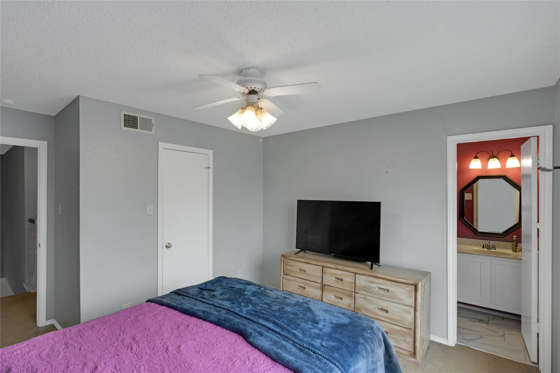Condominium For Sale in Dallas County , 11655 Audelia Road 803, Dallas, Texas 75243, 2 Bedroom, 3 Bathroom, Garage spaces, 1,083 Sqft, built in 1982, mls#21299905, Real Estate Agent in Dallas, Homes For Sale in Dallas county, Homes For Sale in Dallas, Realtor in Dallas Texas, Real Estate Brokerage Independent Realty Texas, Luminita Cordes Realtor