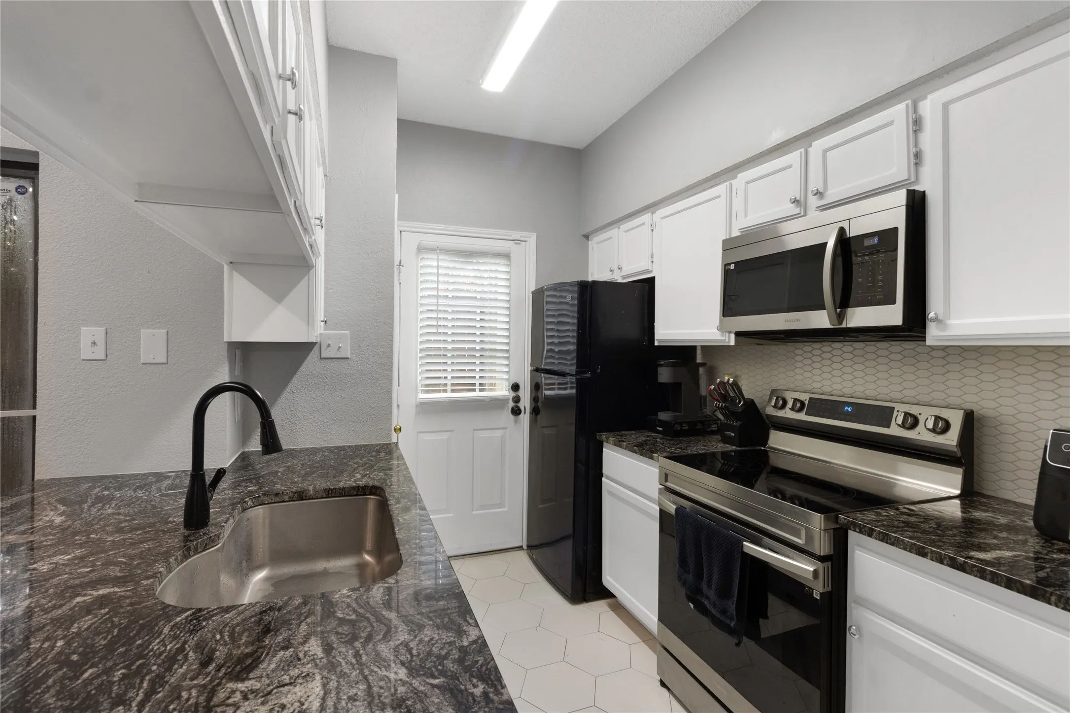 Condominium For Sale in Dallas County , 11655 Audelia Road 803, Dallas, Texas 75243, 2 Bedroom, 3 Bathroom, Garage spaces, 1,083 Sqft, built in 1982, mls#21299905, Real Estate Agent in Dallas, Homes For Sale in Dallas county, Homes For Sale in Dallas, Realtor in Dallas Texas, Real Estate Brokerage Independent Realty Texas, Luminita Cordes Realtor