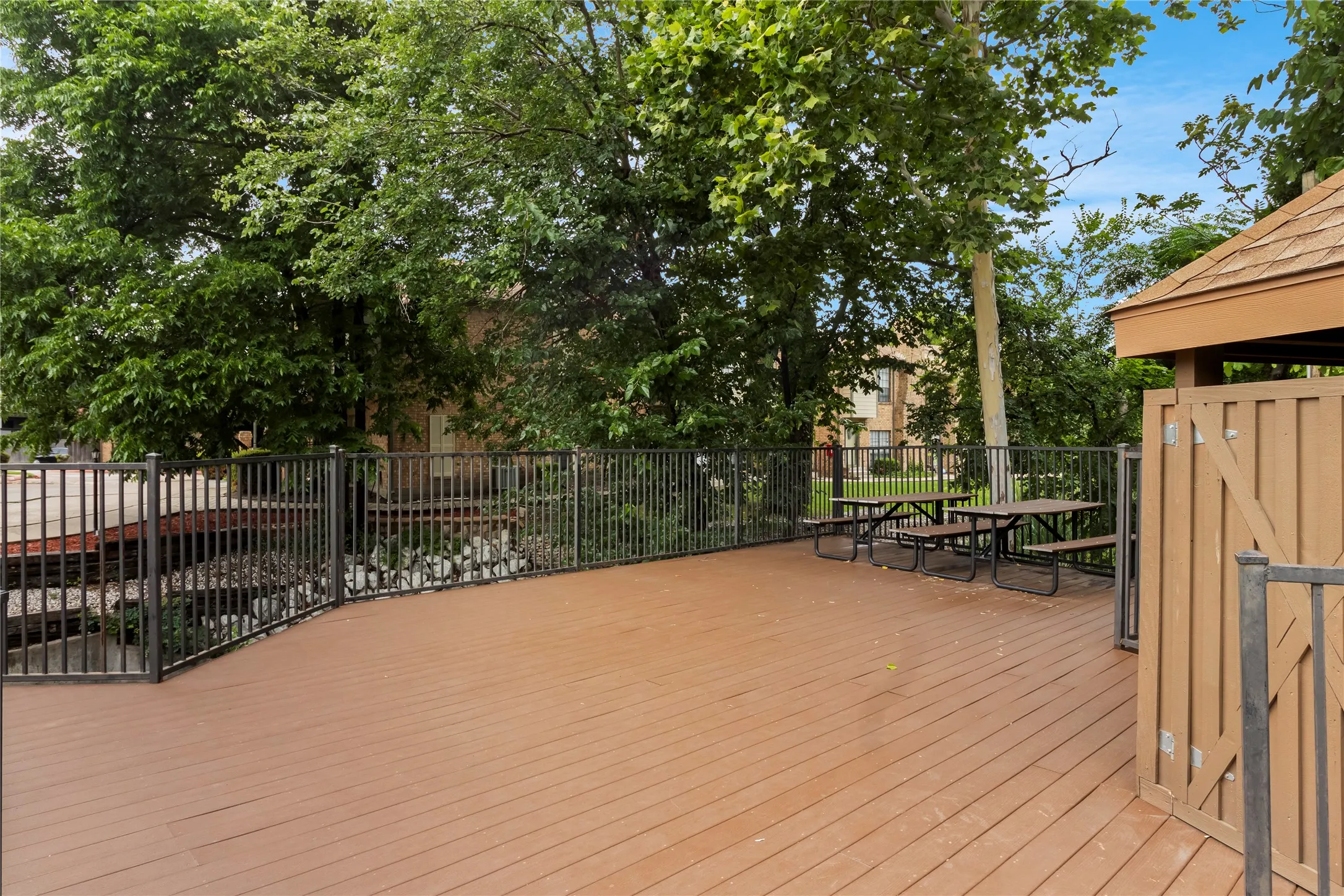 Condominium For Sale in Dallas County , 11655 Audelia Road 803, Dallas, Texas 75243, 2 Bedroom, 3 Bathroom, Garage spaces, 1,083 Sqft, built in 1982, mls#21299905, Real Estate Agent in Dallas, Homes For Sale in Dallas county, Homes For Sale in Dallas, Realtor in Dallas Texas, Real Estate Brokerage Independent Realty Texas, Luminita Cordes Realtor