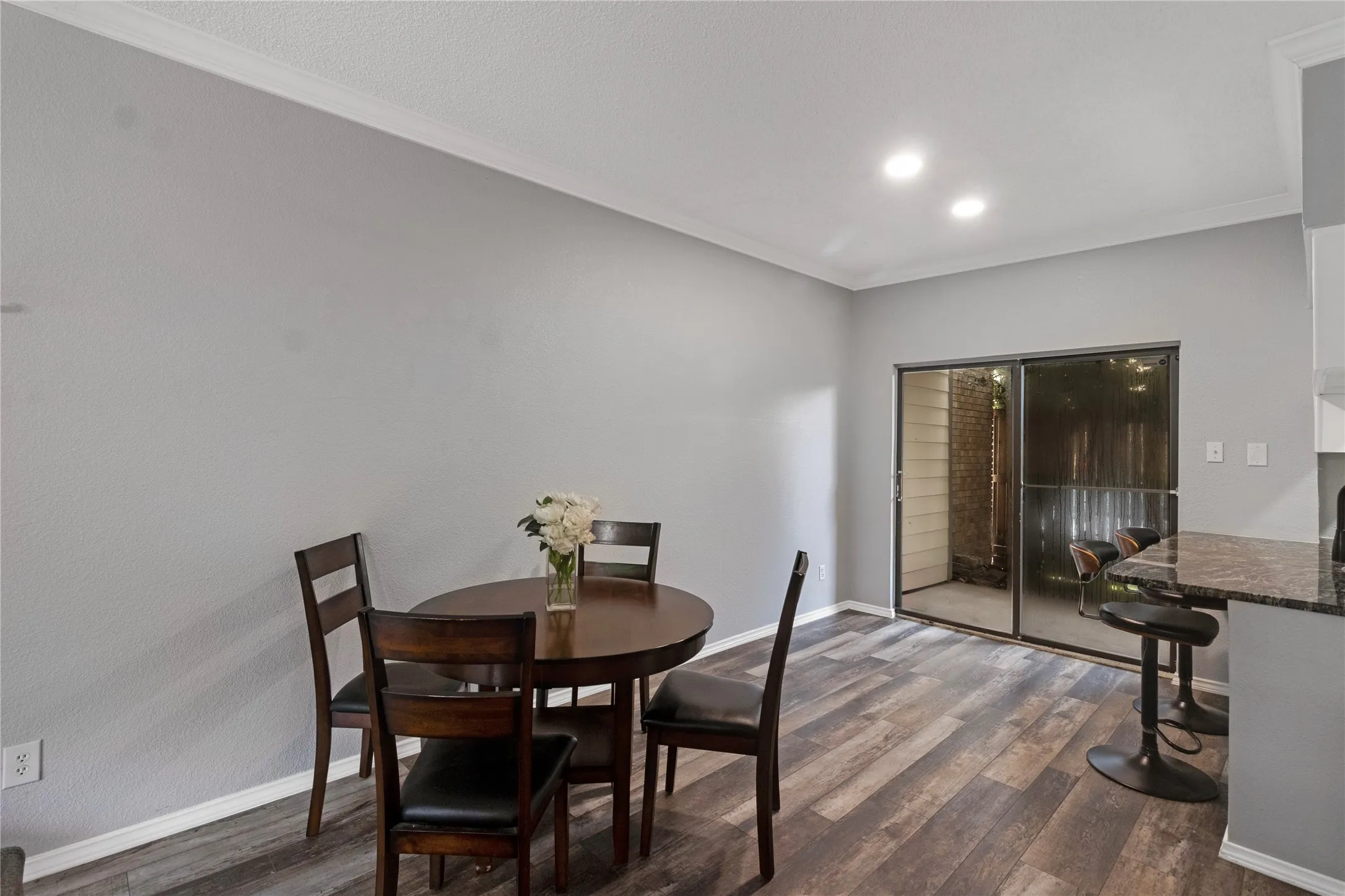 Condominium For Sale in Dallas County , 11655 Audelia Road 803, Dallas, Texas 75243, 2 Bedroom, 3 Bathroom, Garage spaces, 1,083 Sqft, built in 1982, mls#21299905, Real Estate Agent in Dallas, Homes For Sale in Dallas county, Homes For Sale in Dallas, Realtor in Dallas Texas, Real Estate Brokerage Independent Realty Texas, Luminita Cordes Realtor